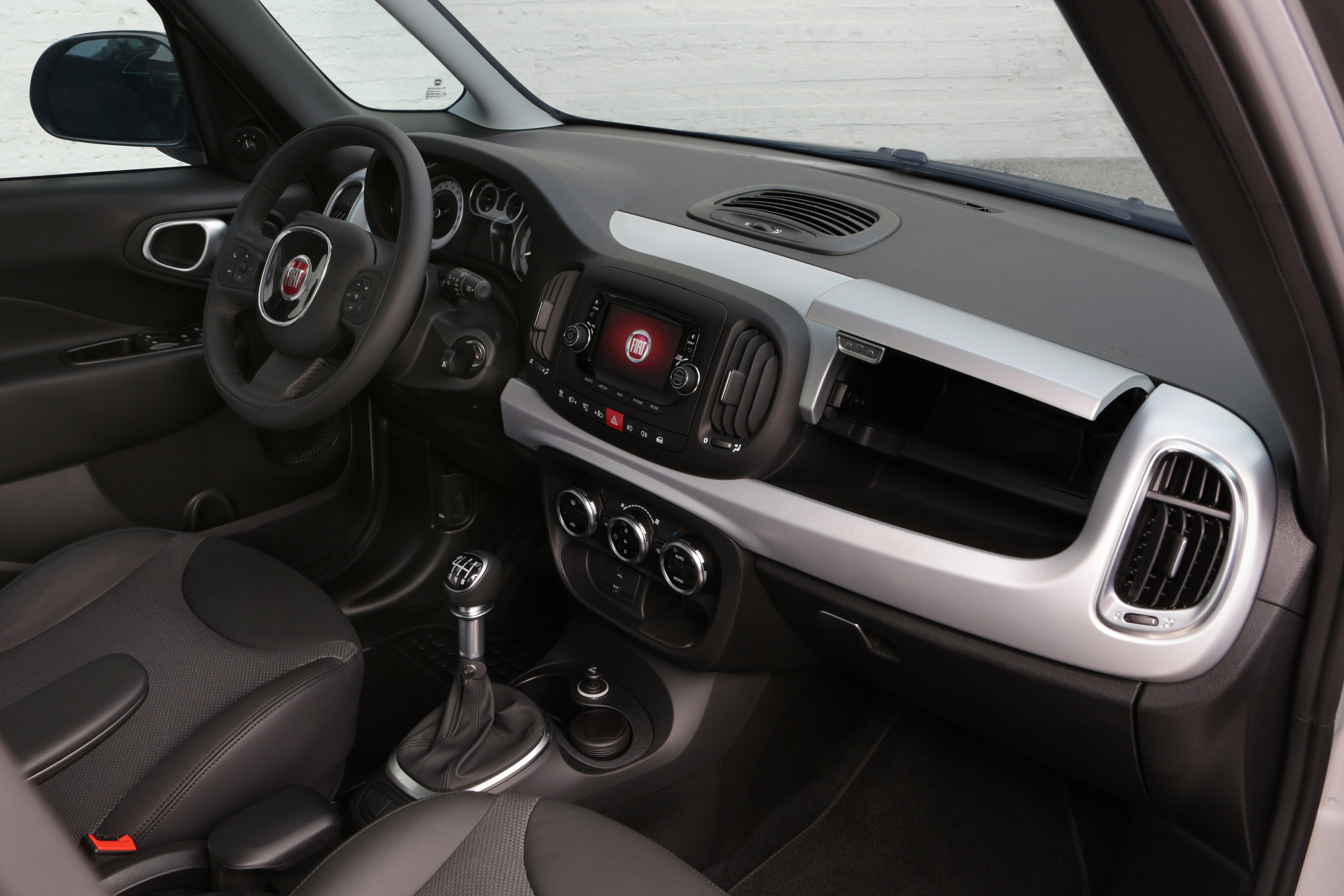 Fiat 500L Beats Edition photo #29