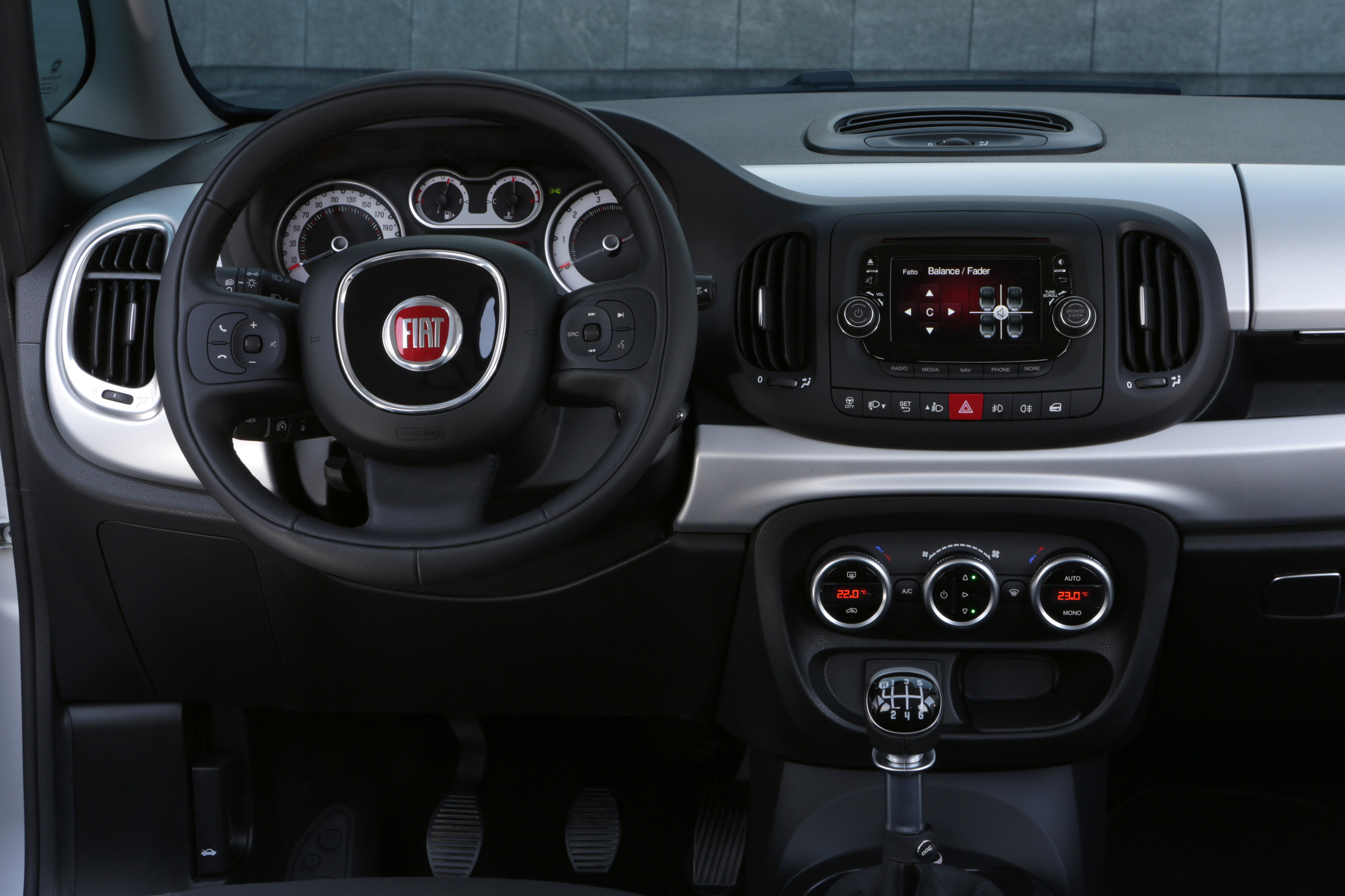 Fiat 500L Beats Edition photo #31