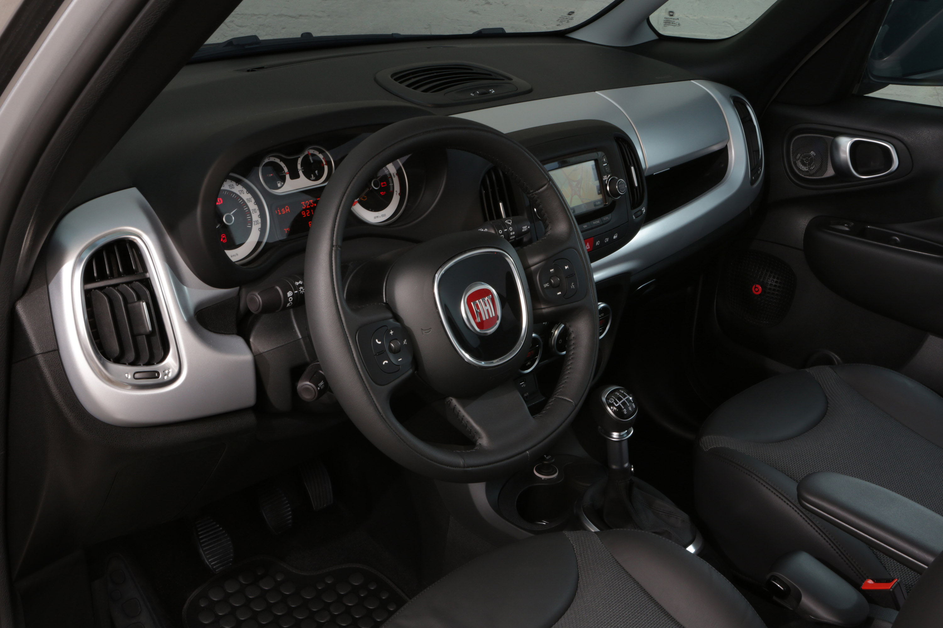 Fiat 500L Beats Edition photo #32