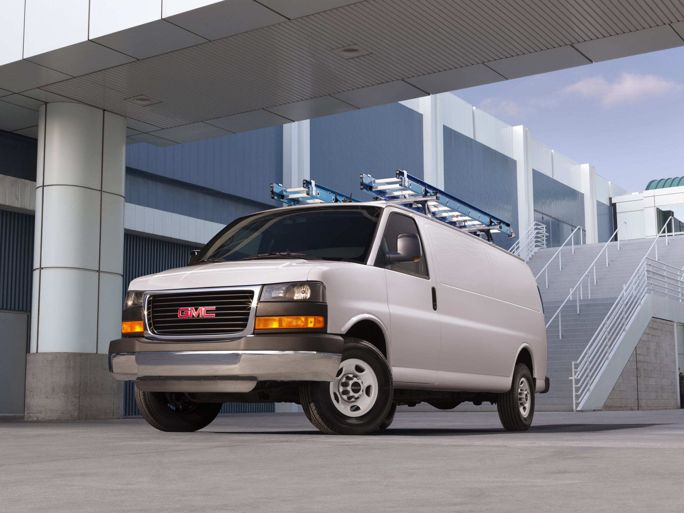 GMC Savana photo #1