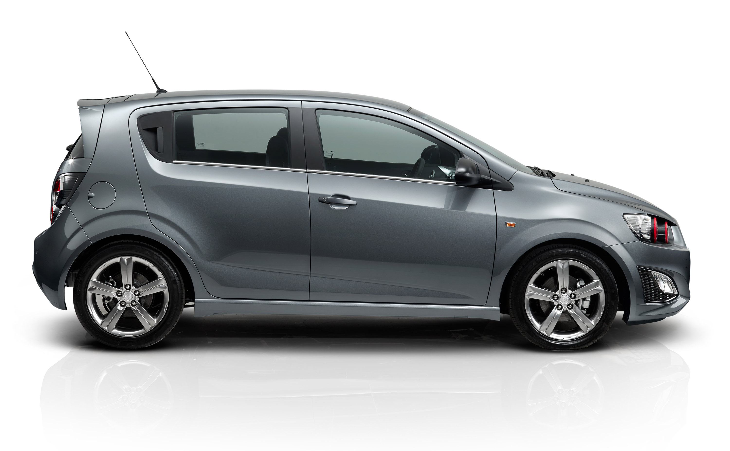 Holden Barina RS photo #18