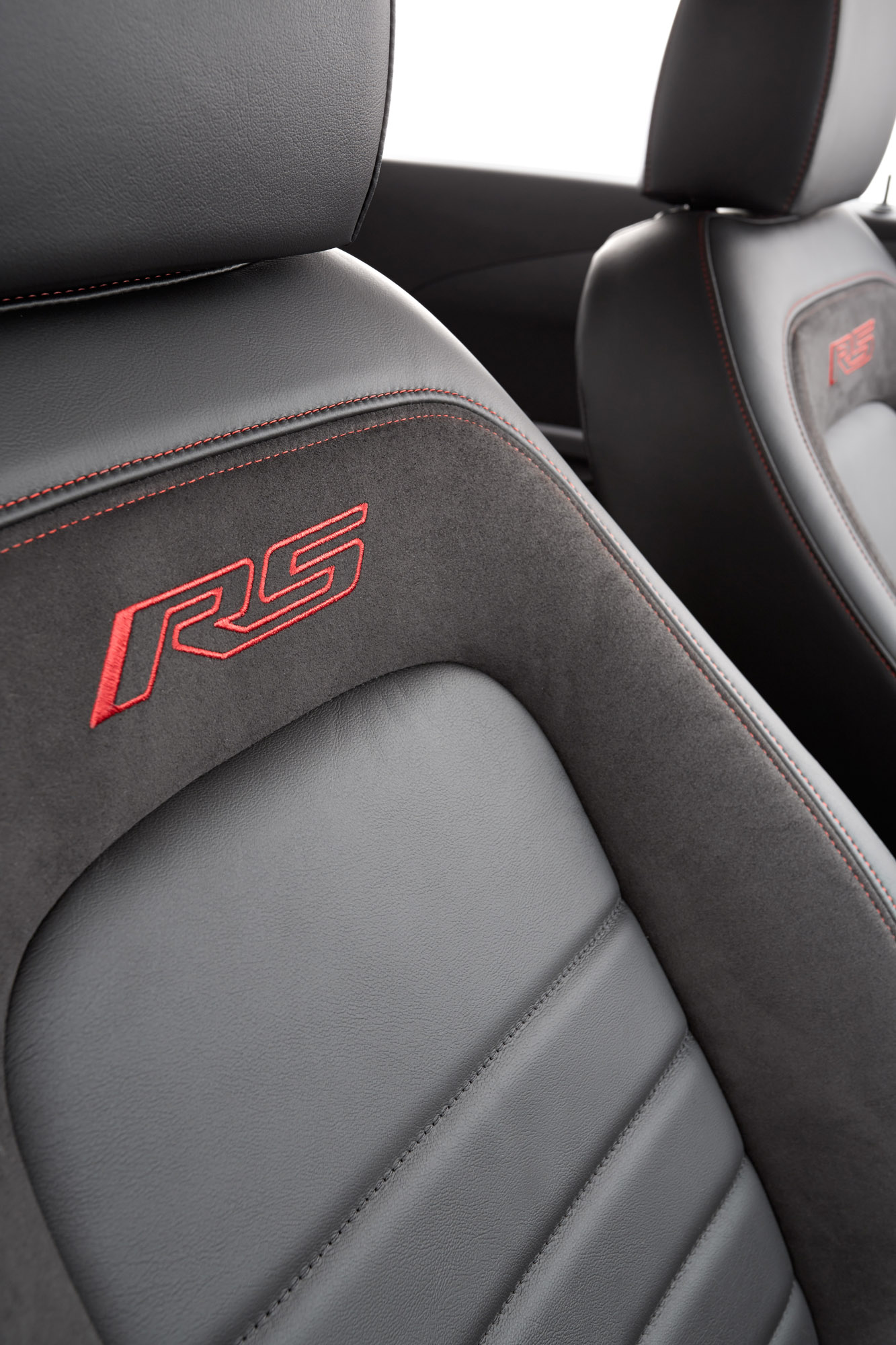 Holden Barina RS photo #27