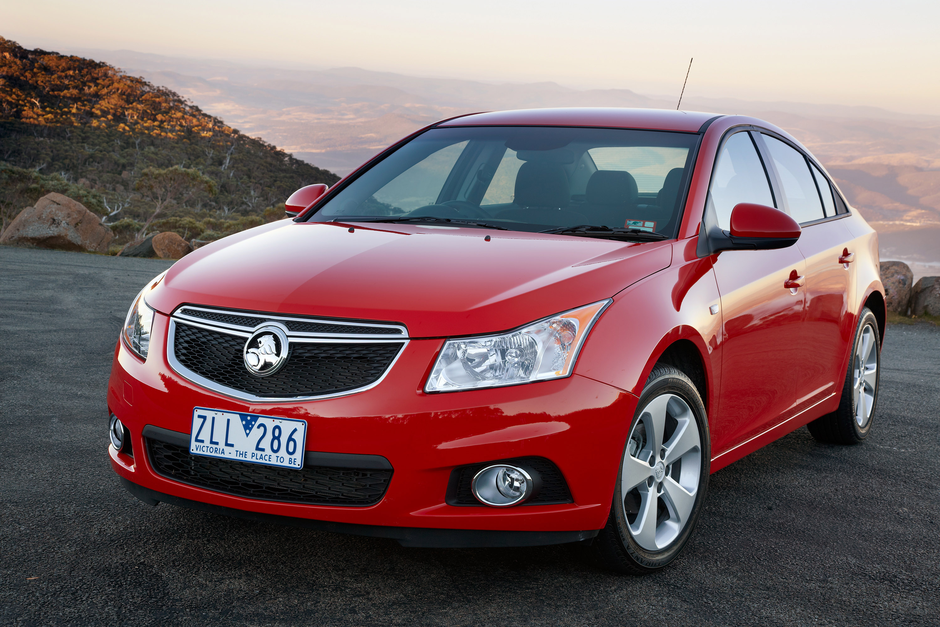 Holden Cruze photo #2