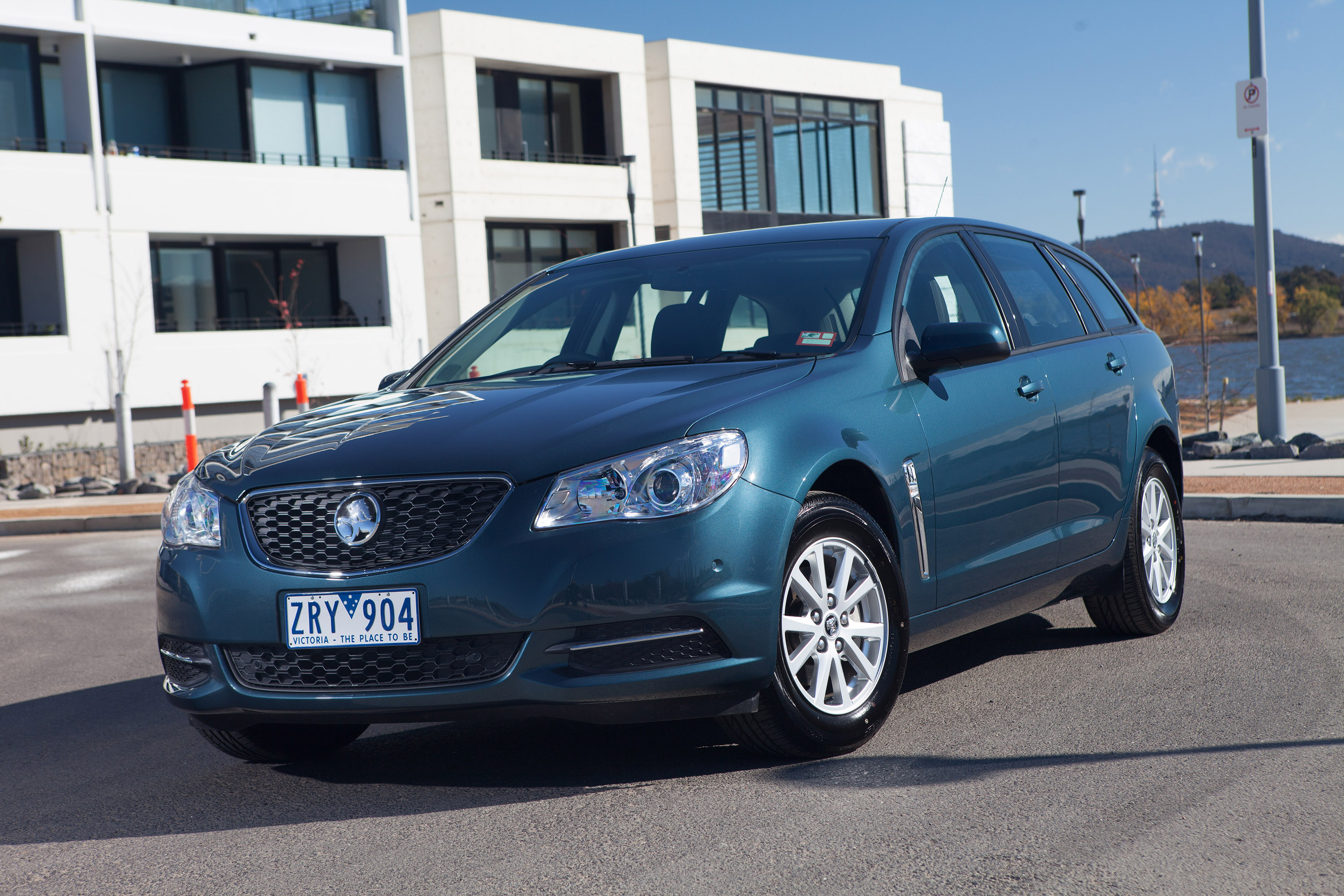 Holden VF Commodore Sportwagon photo #2