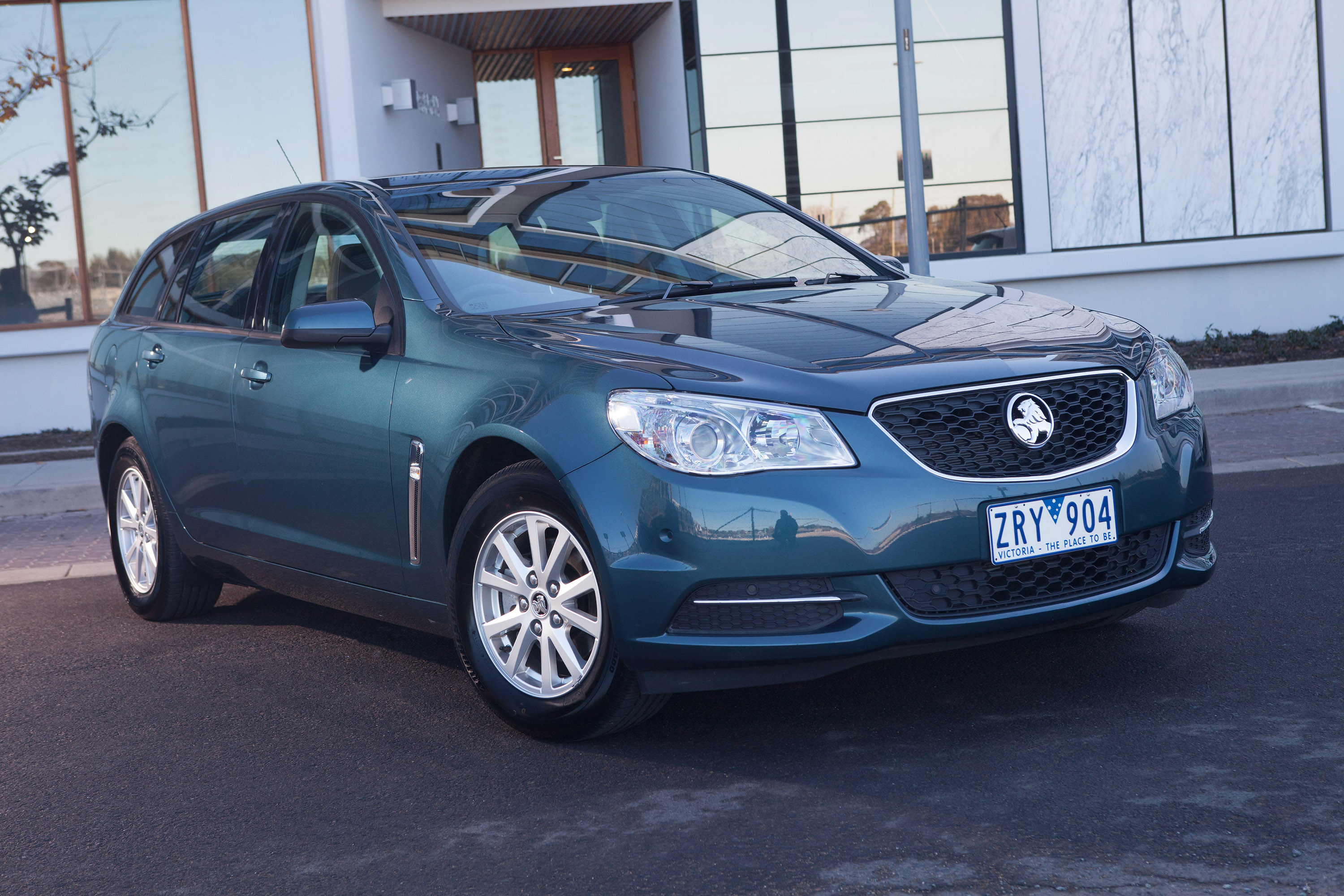 Holden VF Commodore Sportwagon photo #4