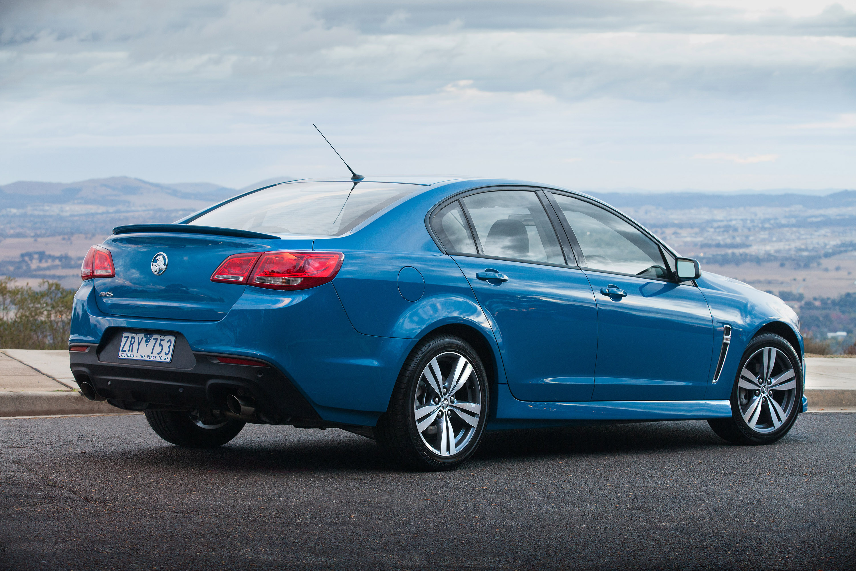 Holden VF Commodore SV6 photo #5