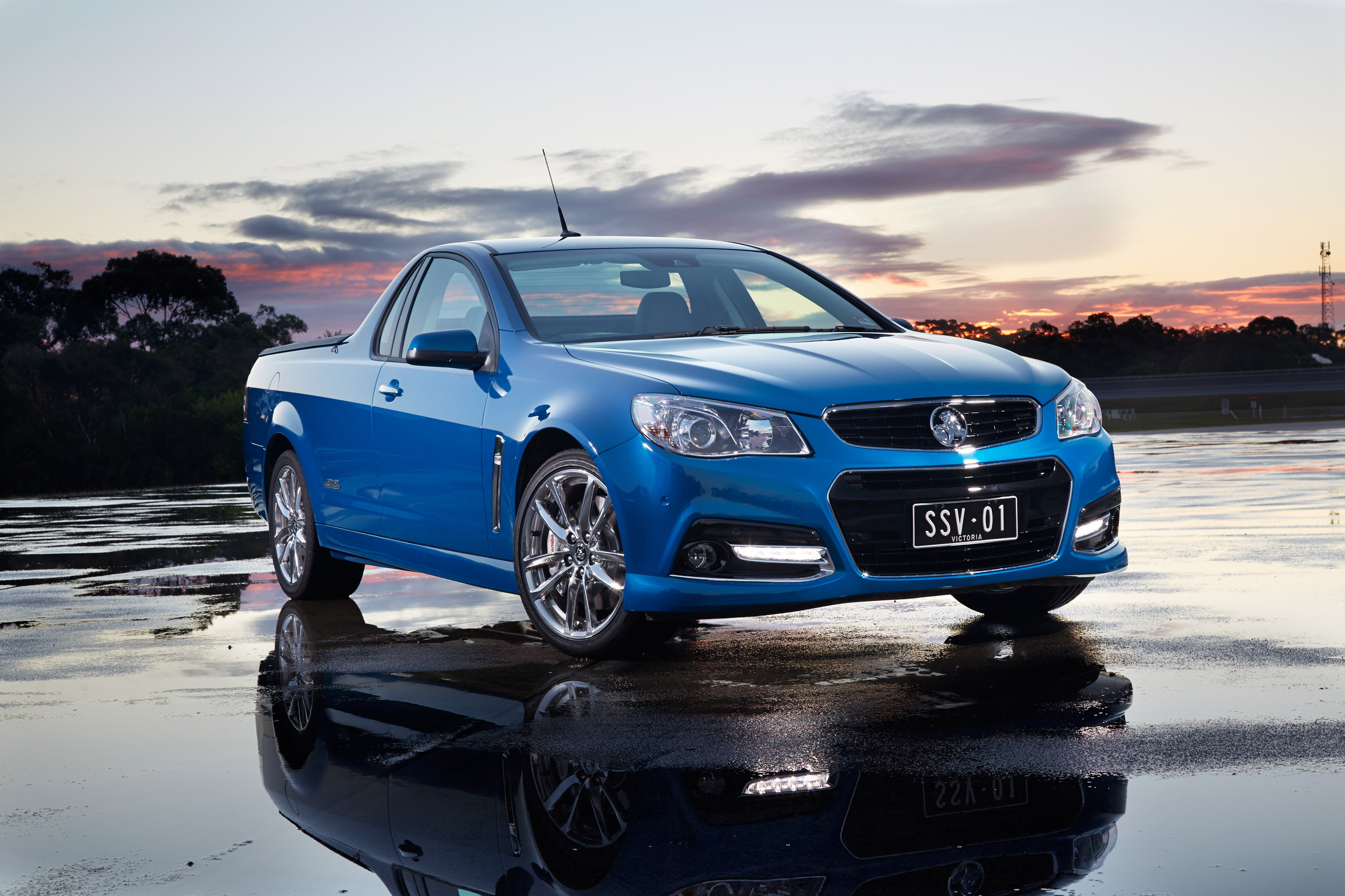 Holden VF Commodore Ute SSV Redline photo #2