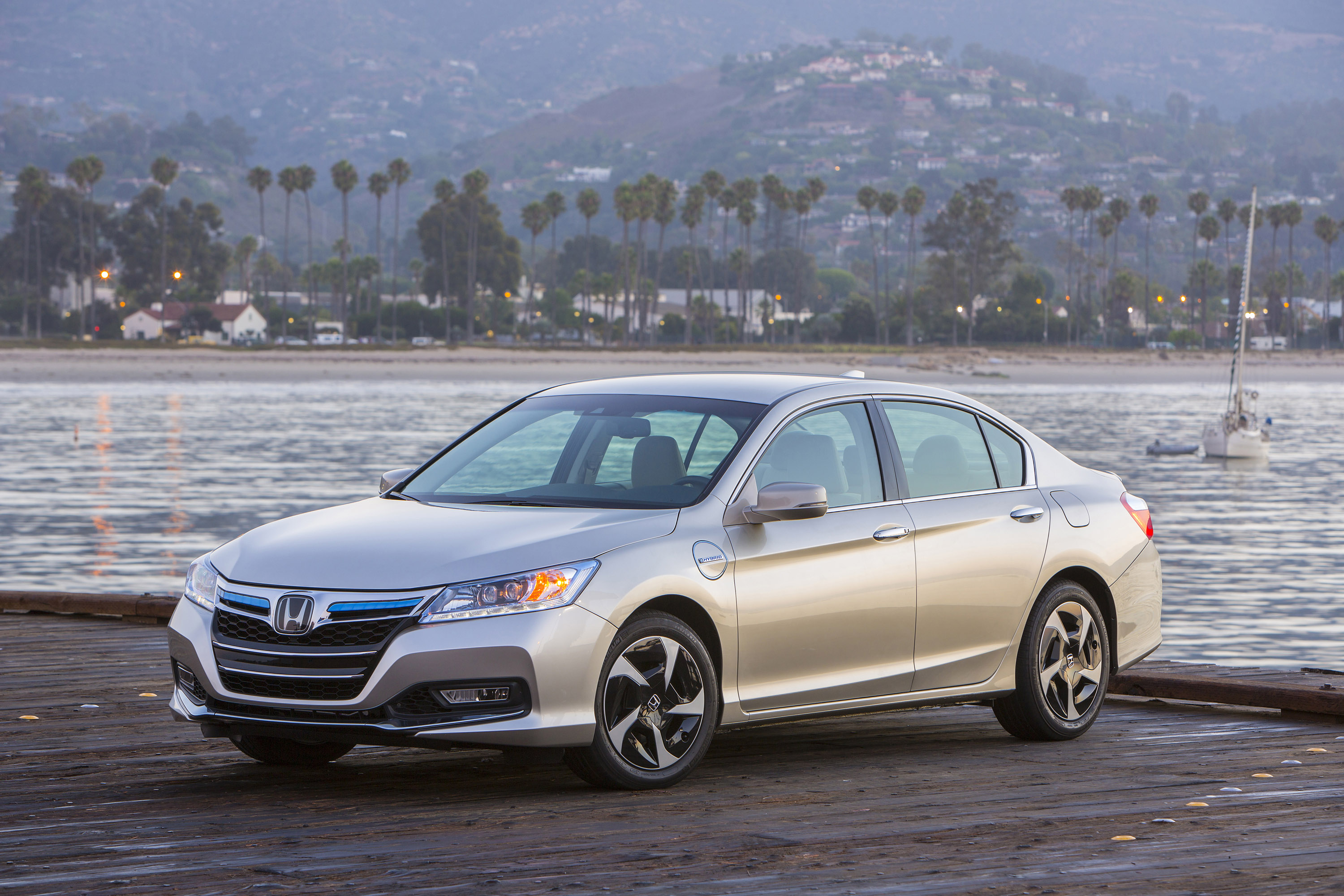 Honda Accord PHEV photo #2