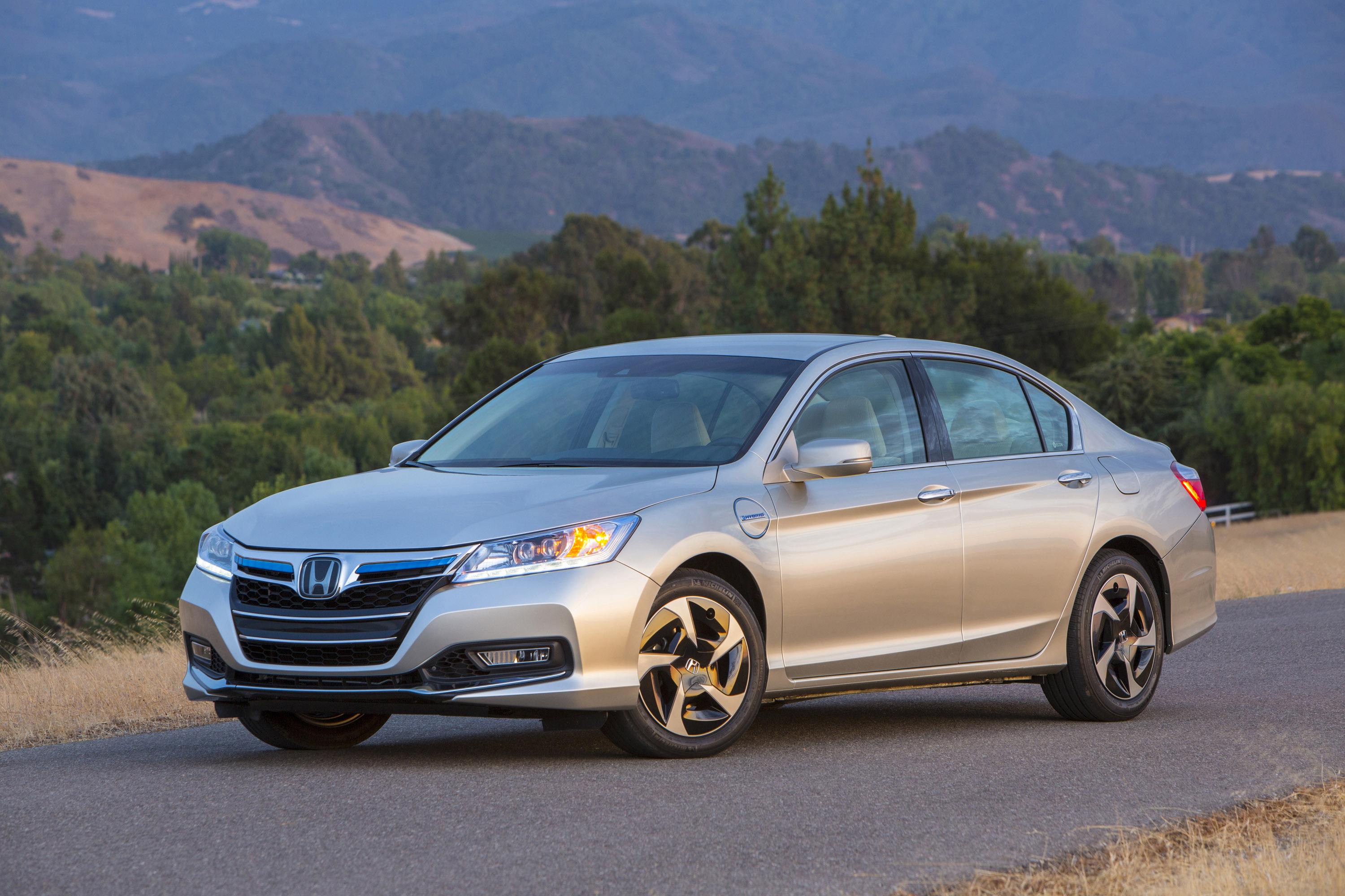 2014 Honda Accord PHEV HD Pictures