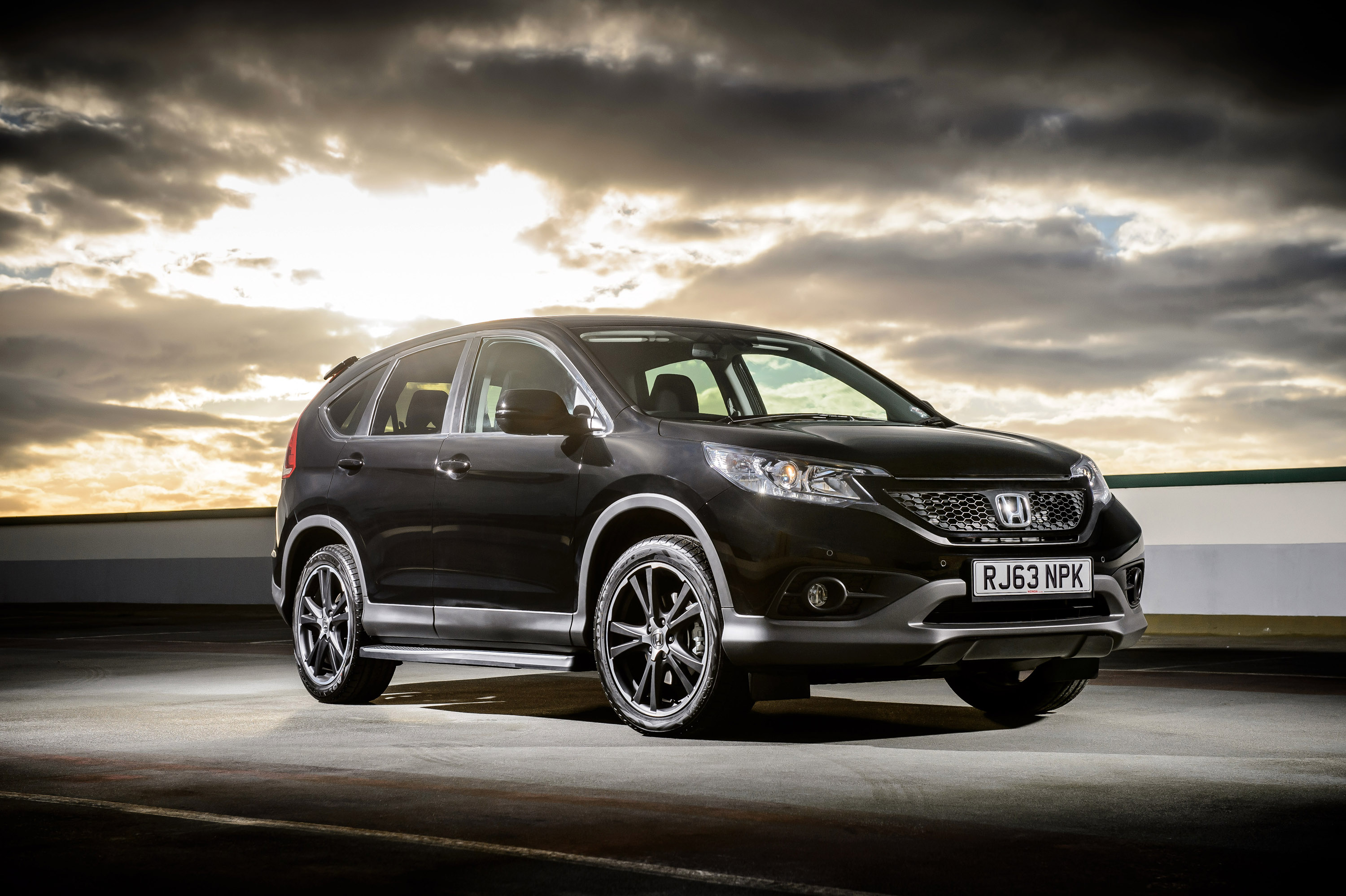 Honda CR-V Black Edition photo #1