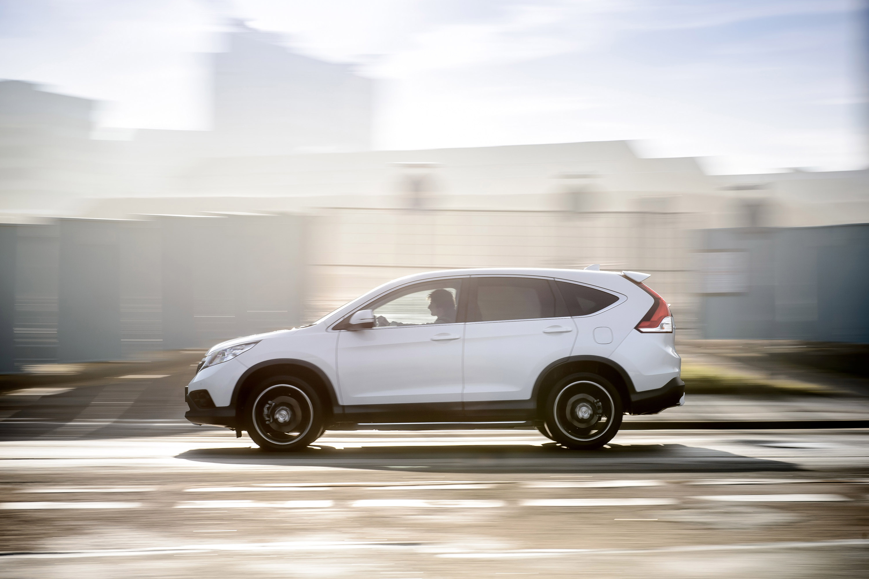 Honda CR-V White Edition photo #2