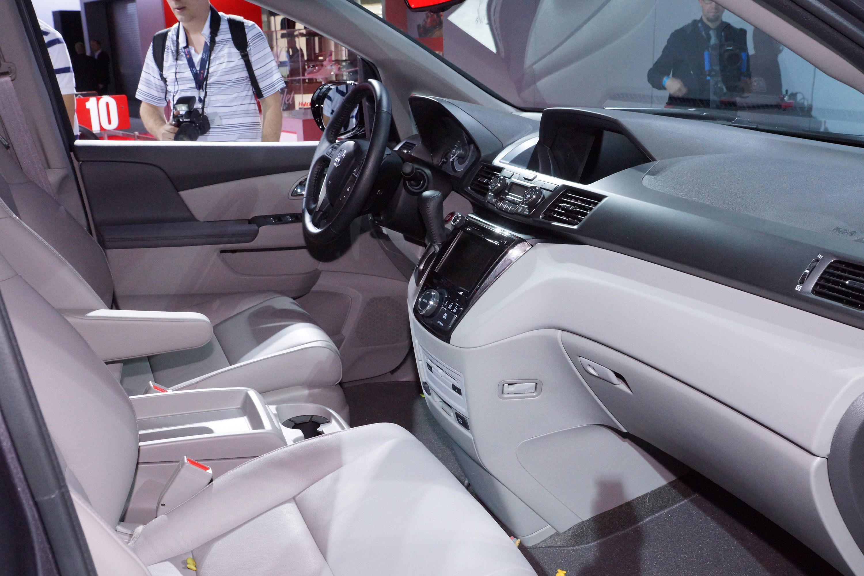 Honda Odyssey 2012 салон