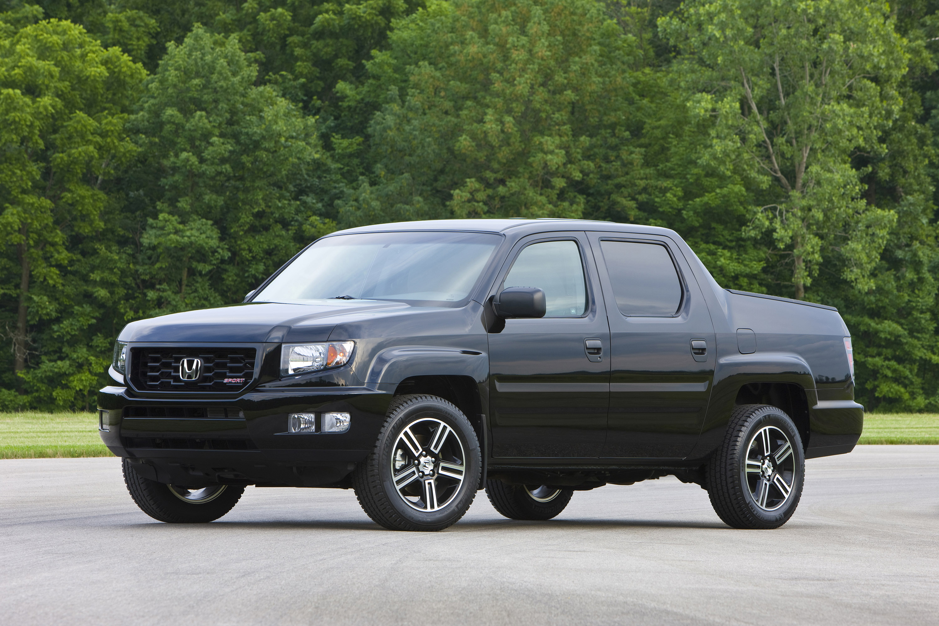 Honda Ridgeline Sport photo #2