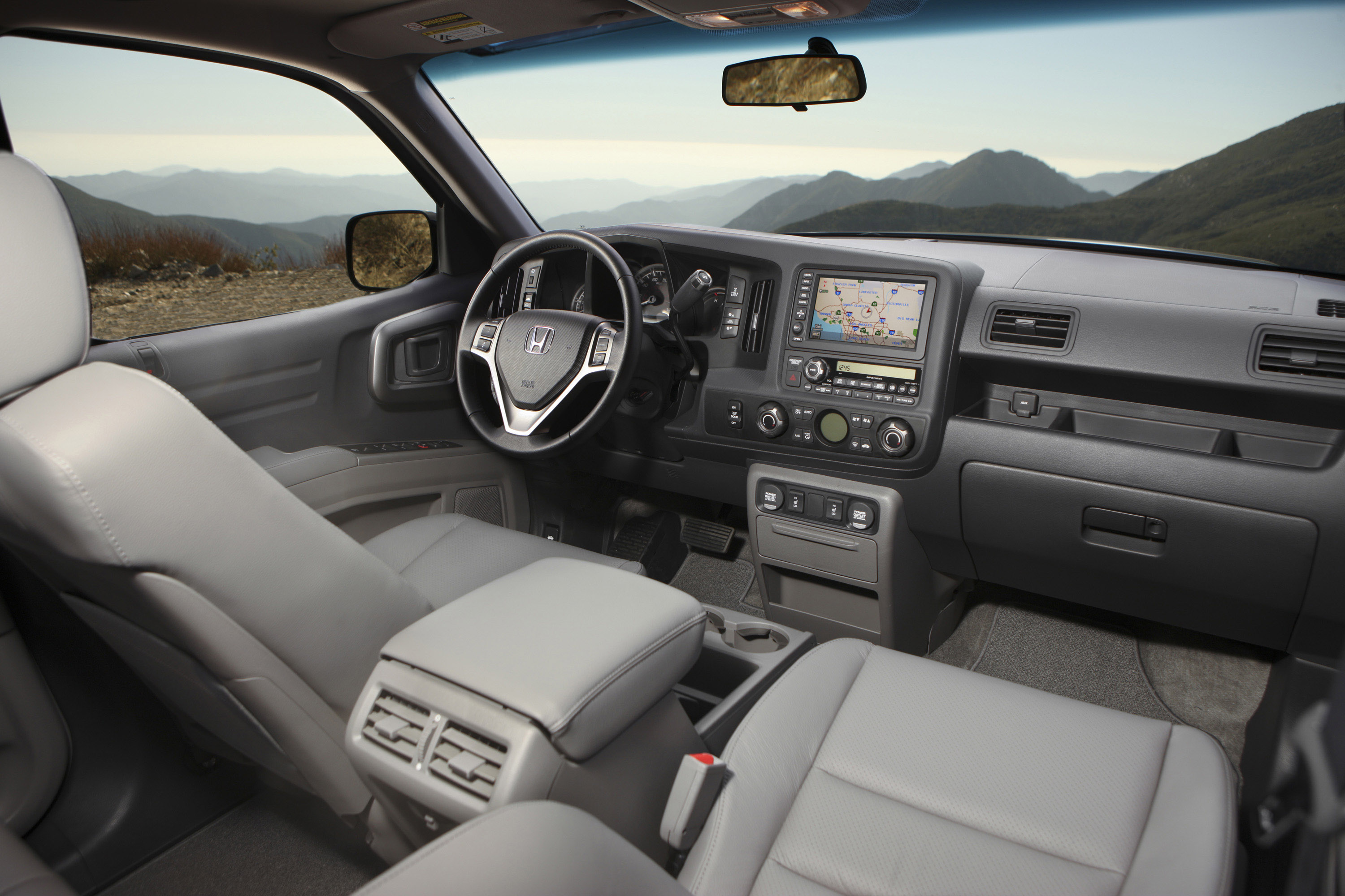 Honda Ridgeline Sport photo #32
