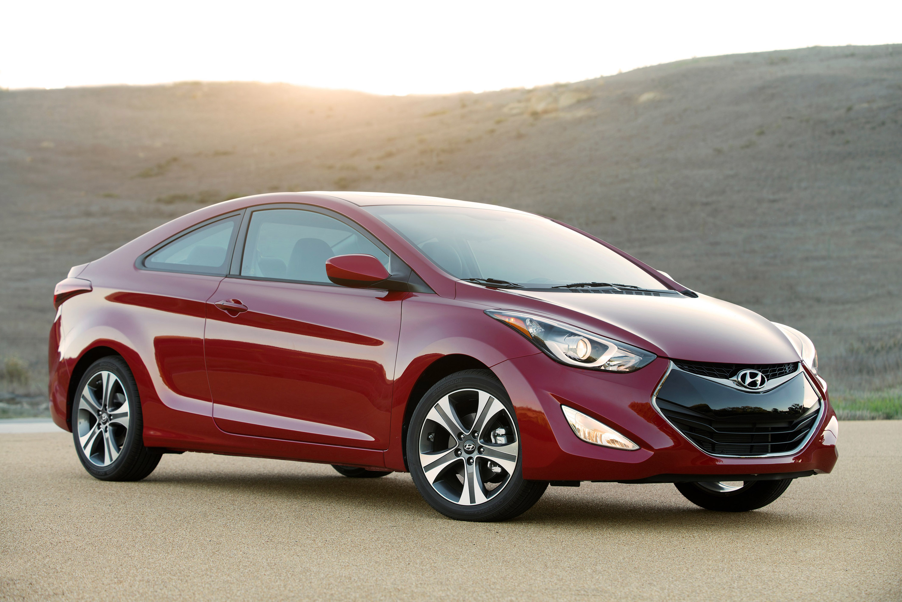 Hyundai Elantra Coupe photo #1