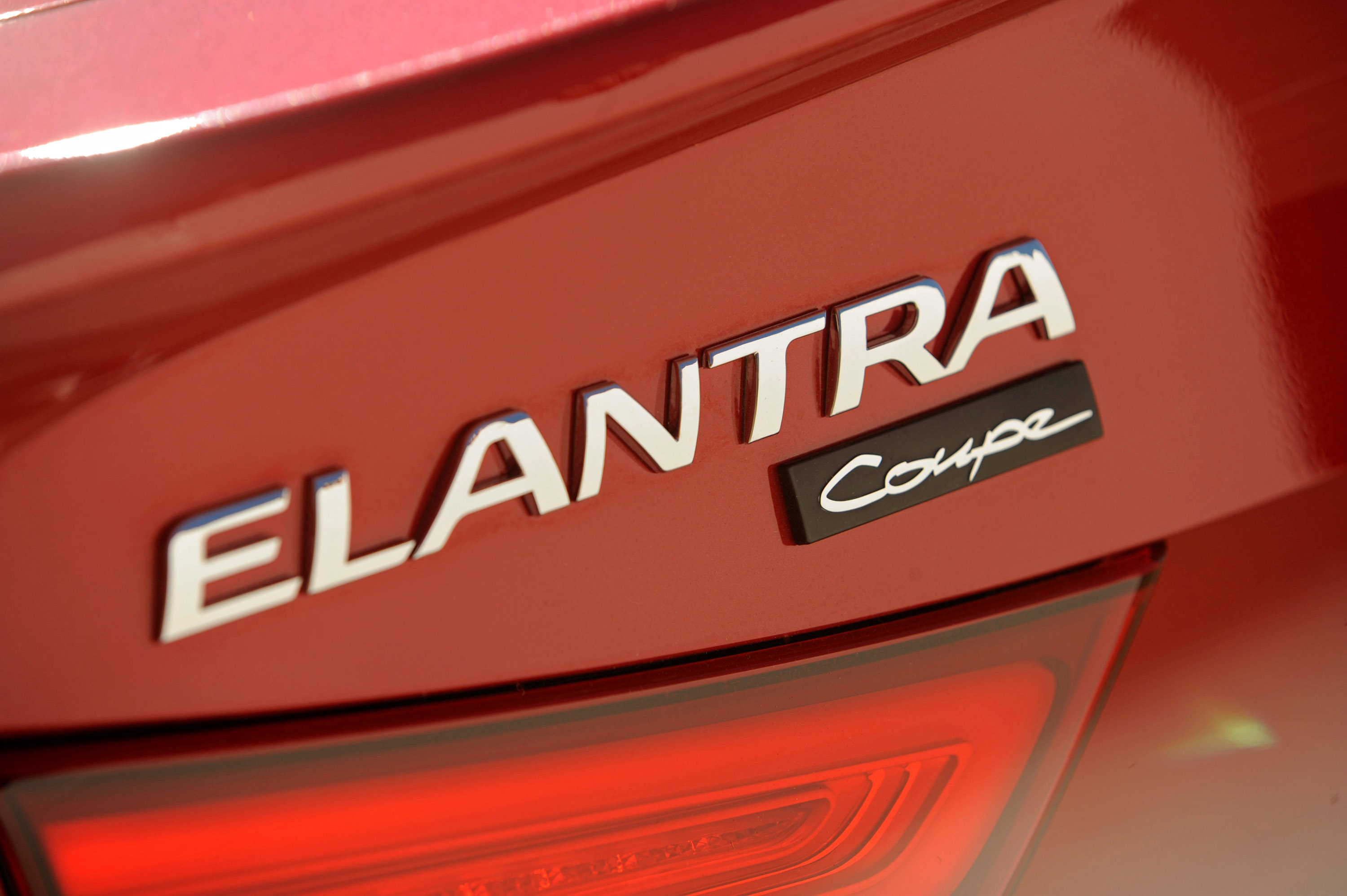 Hyundai Elantra Coupe photo #15