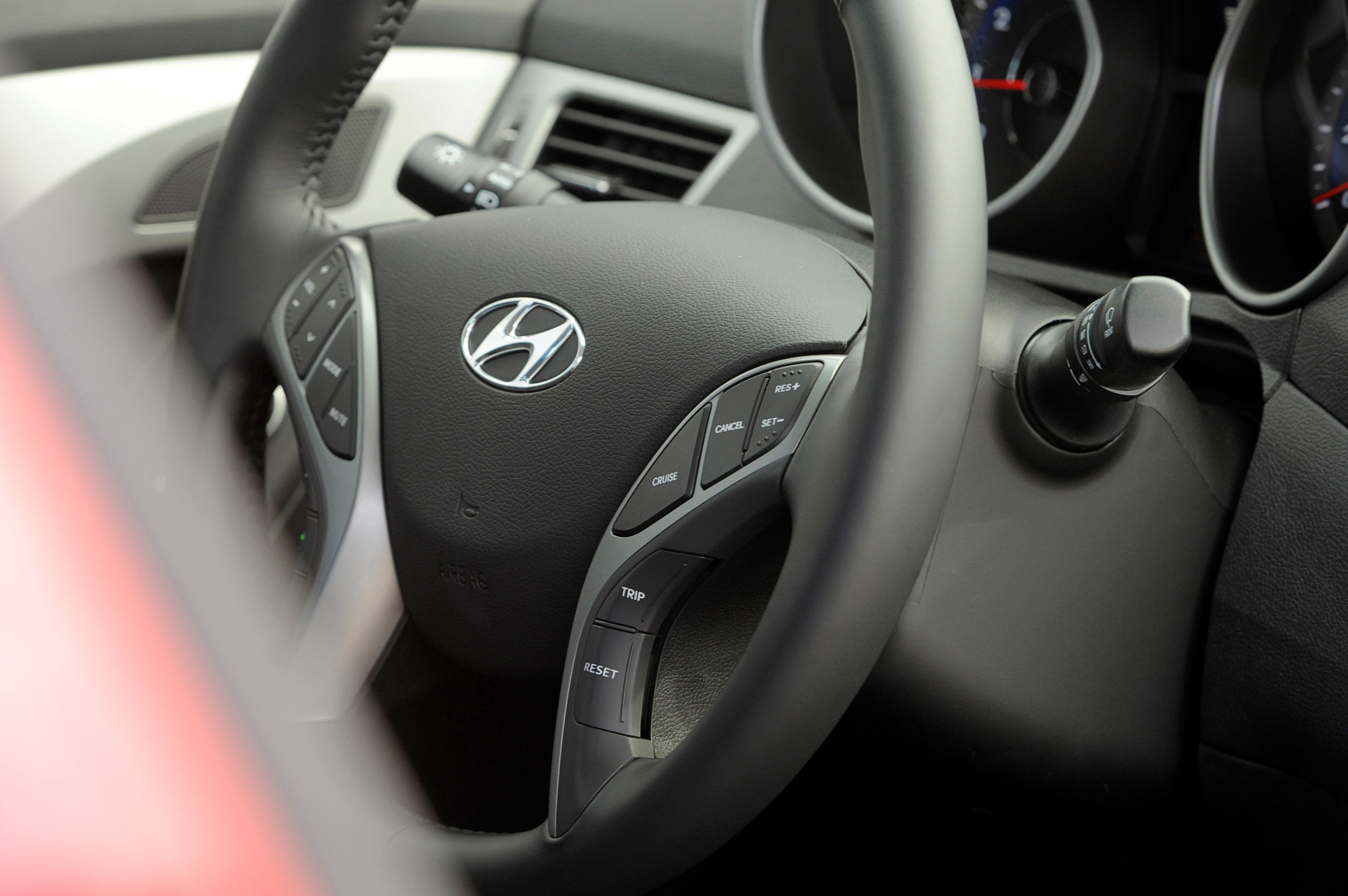 Hyundai Elantra Coupe photo #20