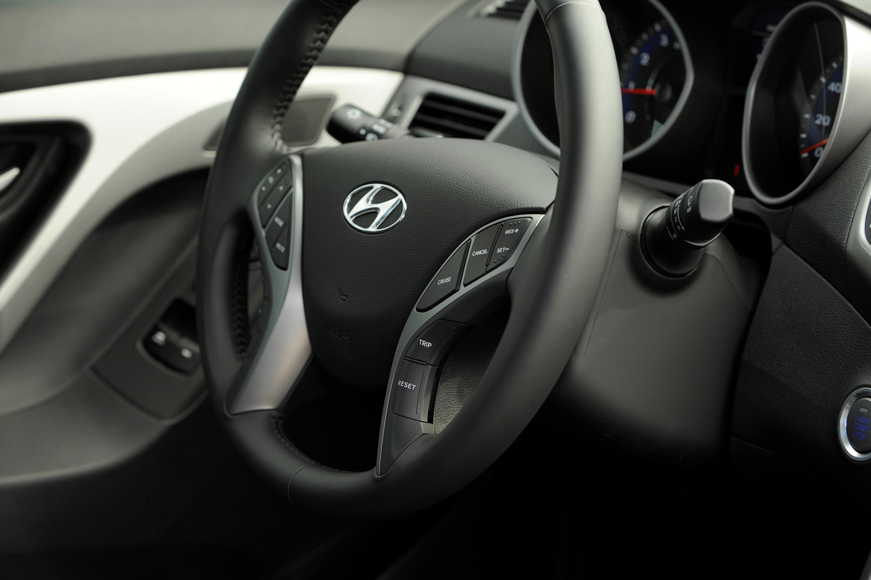 Hyundai Elantra Coupe photo #21