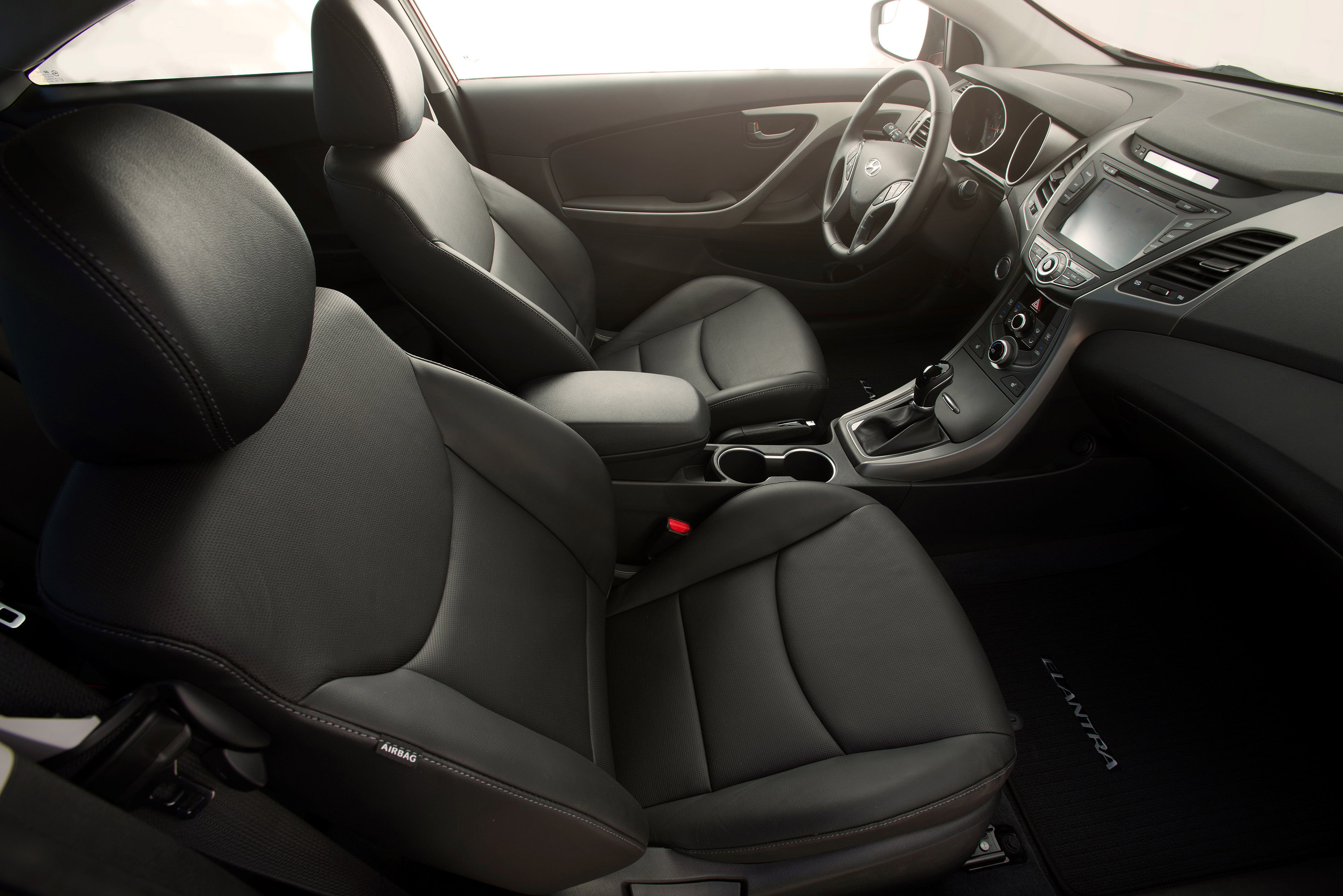 Hyundai Elantra Coupe photo #23