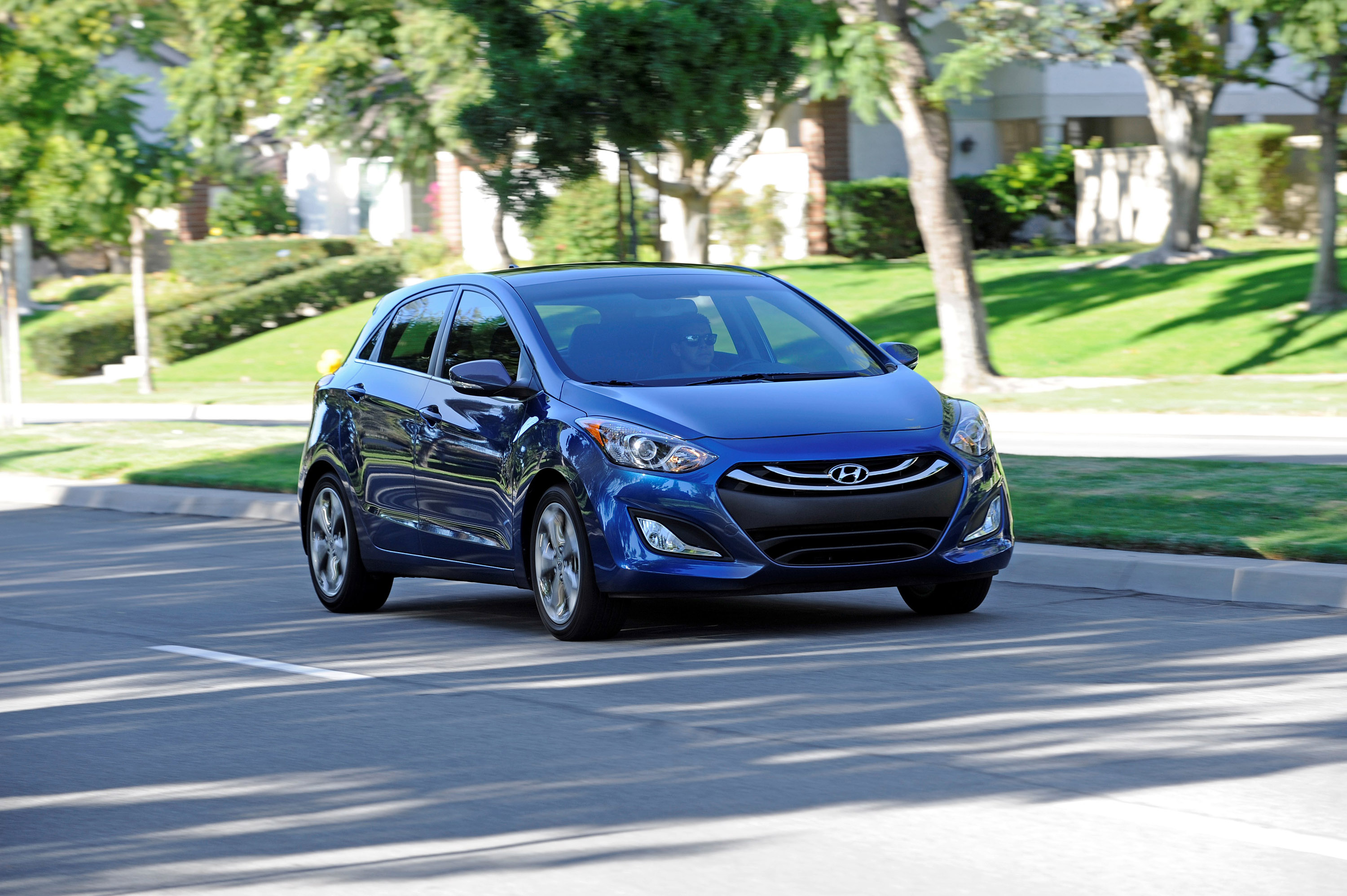 Hyundai Elantra GT photo #3