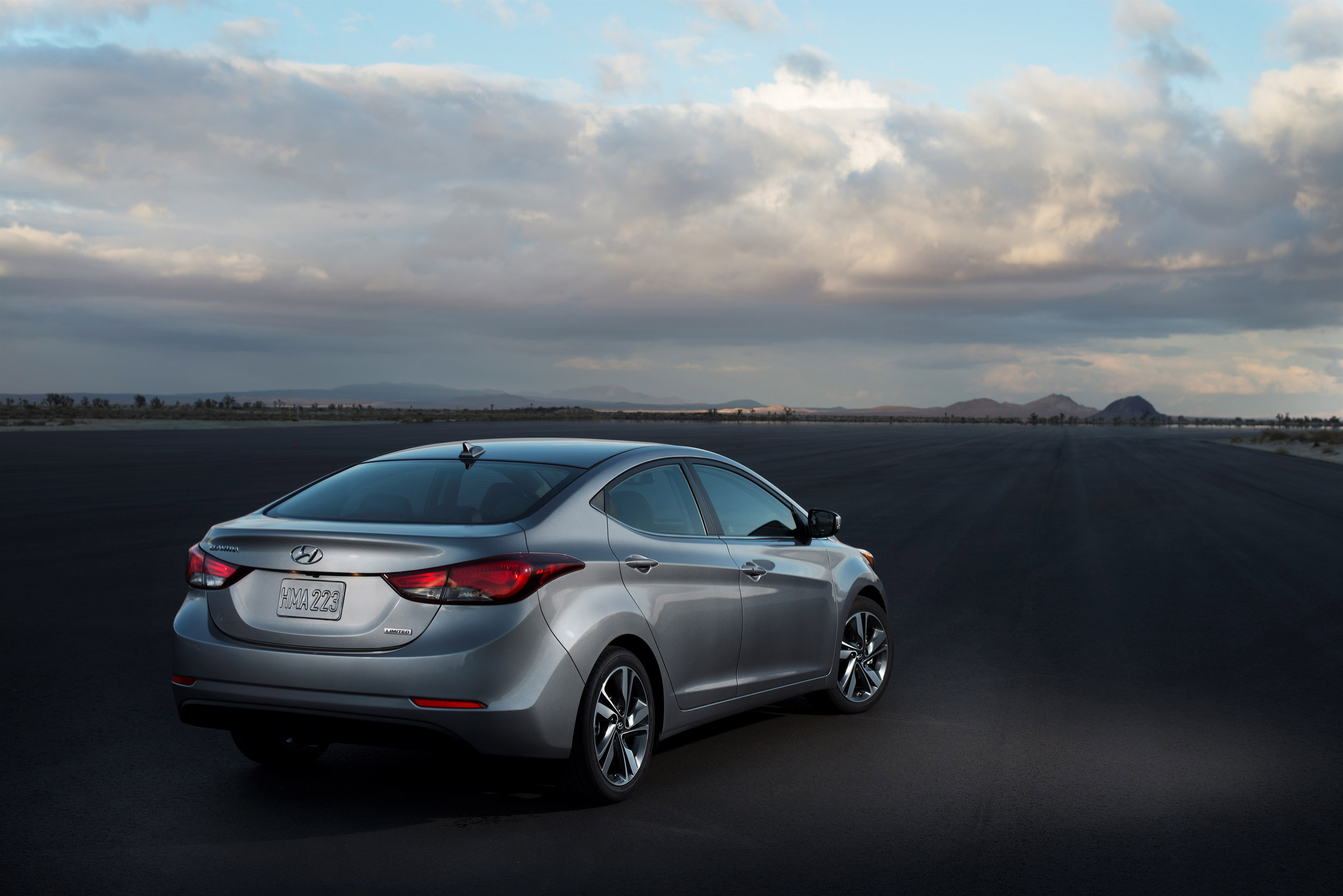 Hyundai Elantra Sedan photo #15