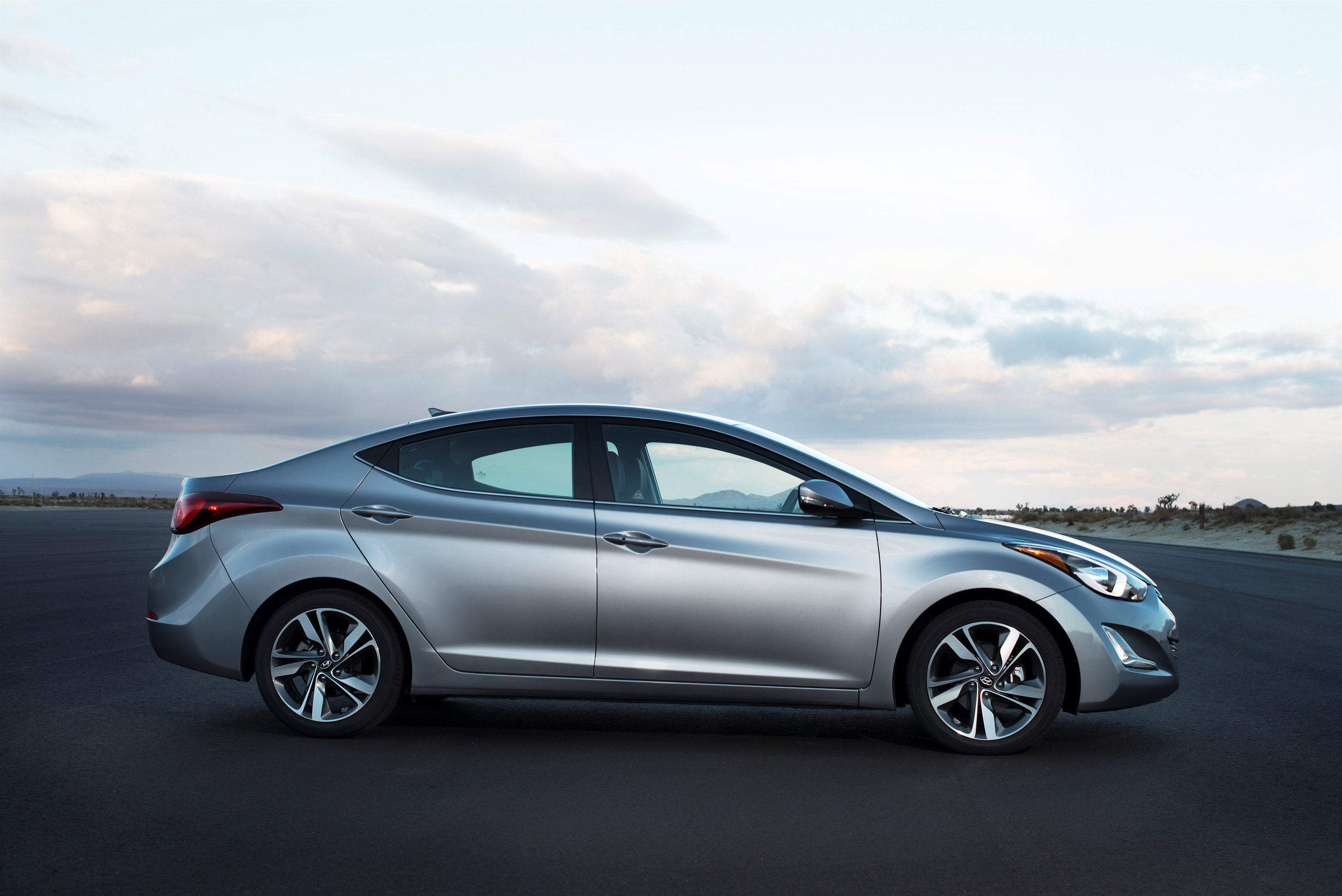 Hyundai Elantra Sedan photo #16