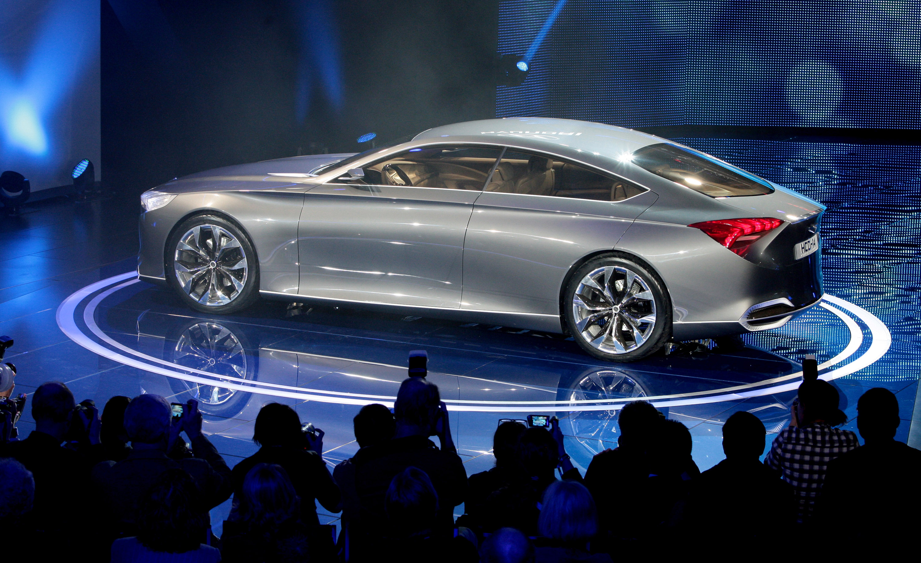Hyundai HCD-14 Genesis Concept photo #23