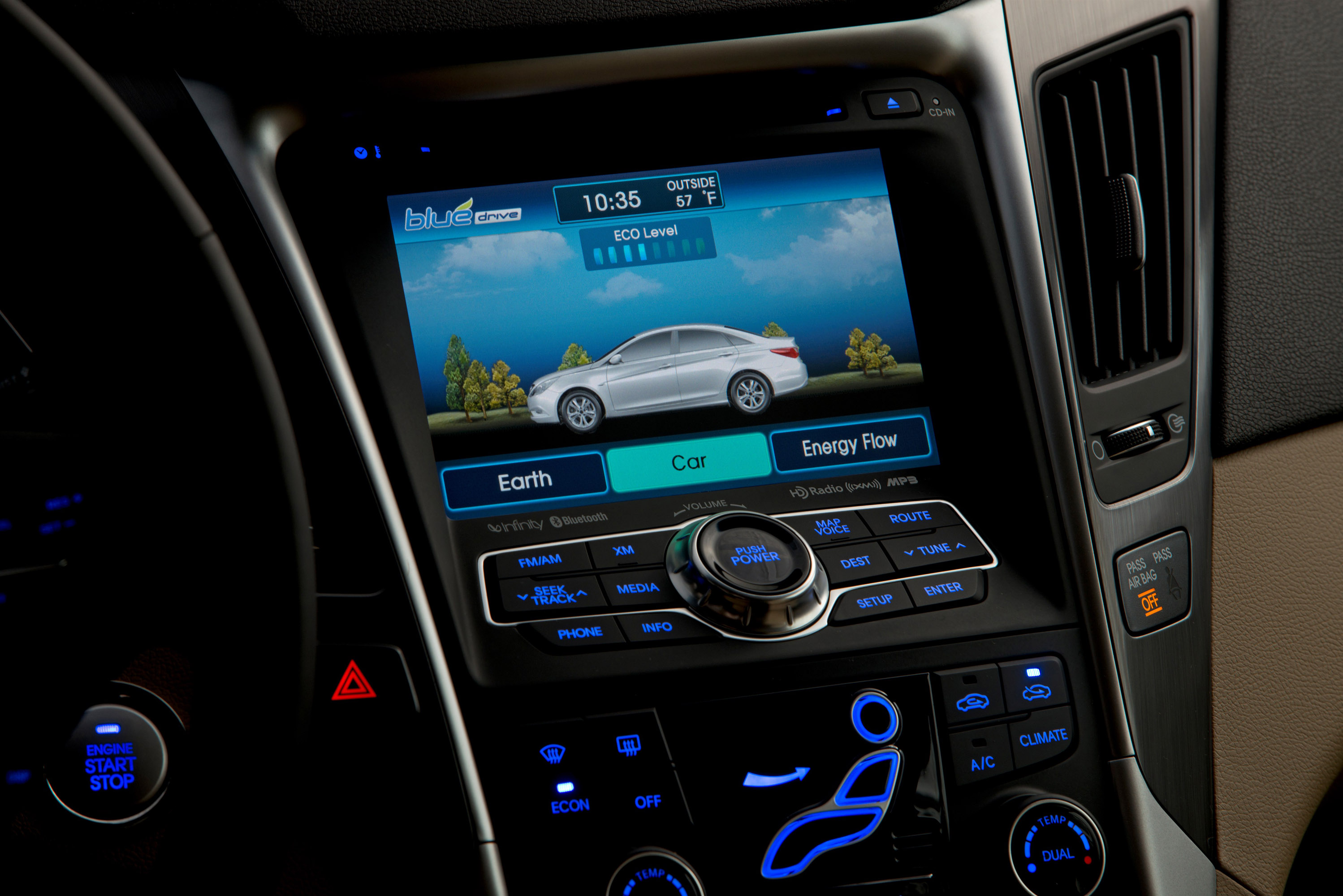 Hyundai Sonata Hybrid photo #25