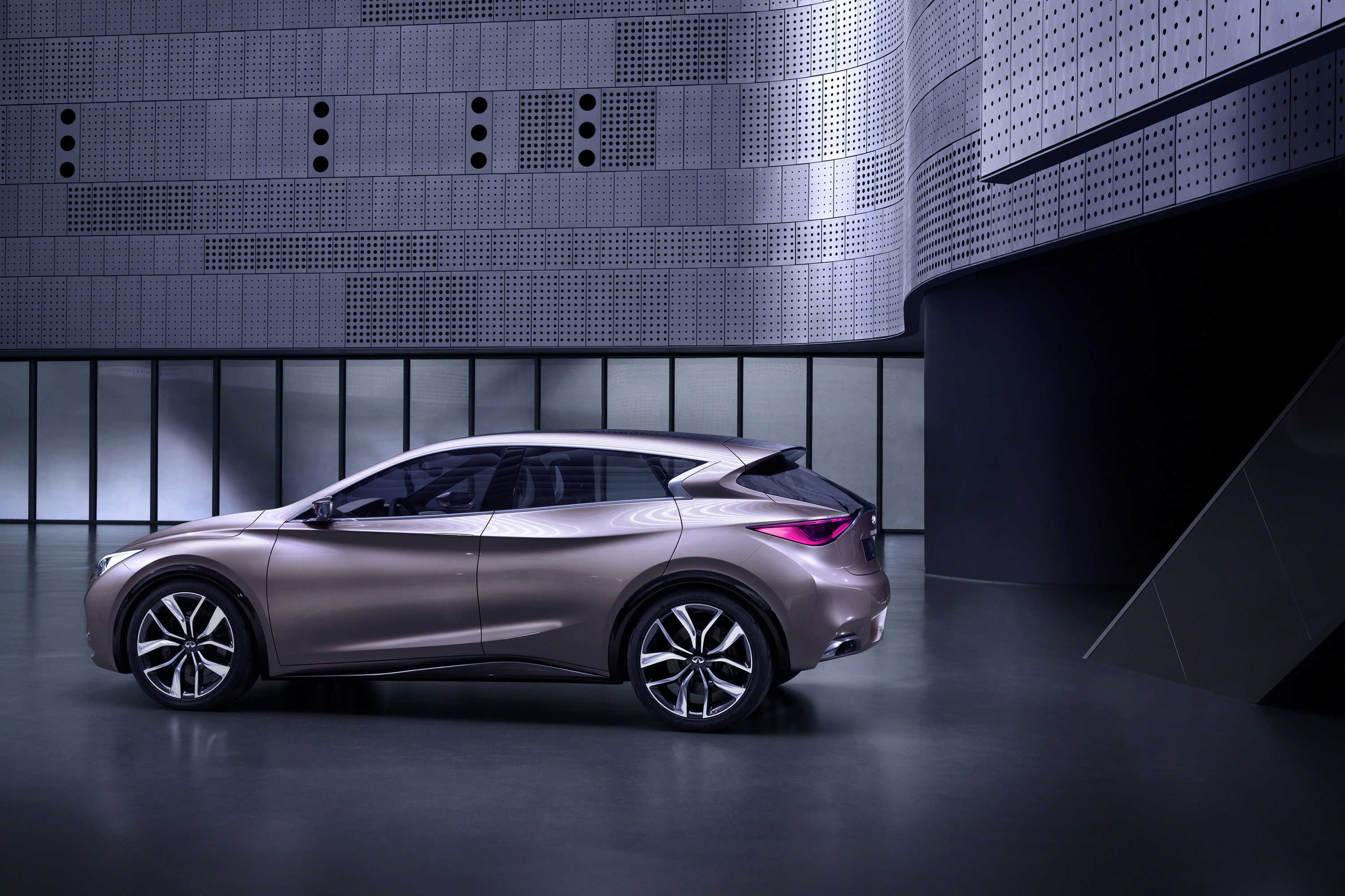 Infiniti Q30 Concept photo #20