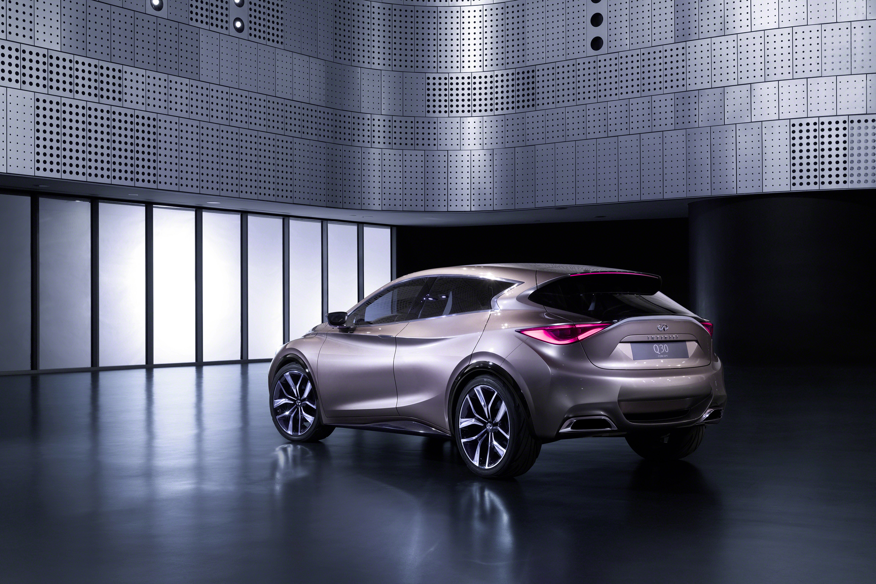 Infiniti Q30 Concept photo #22