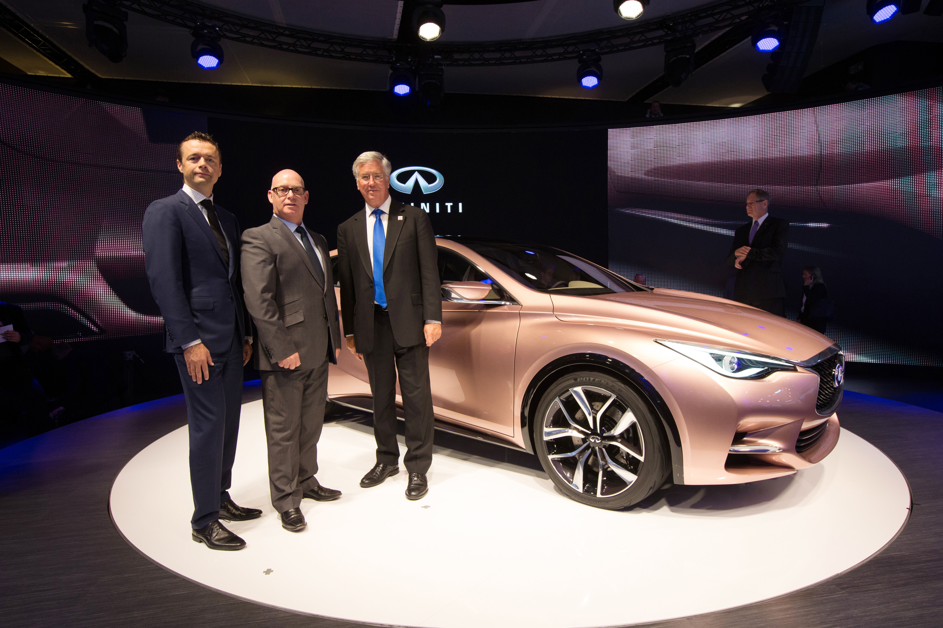 Infiniti Q30 Concept photo #25