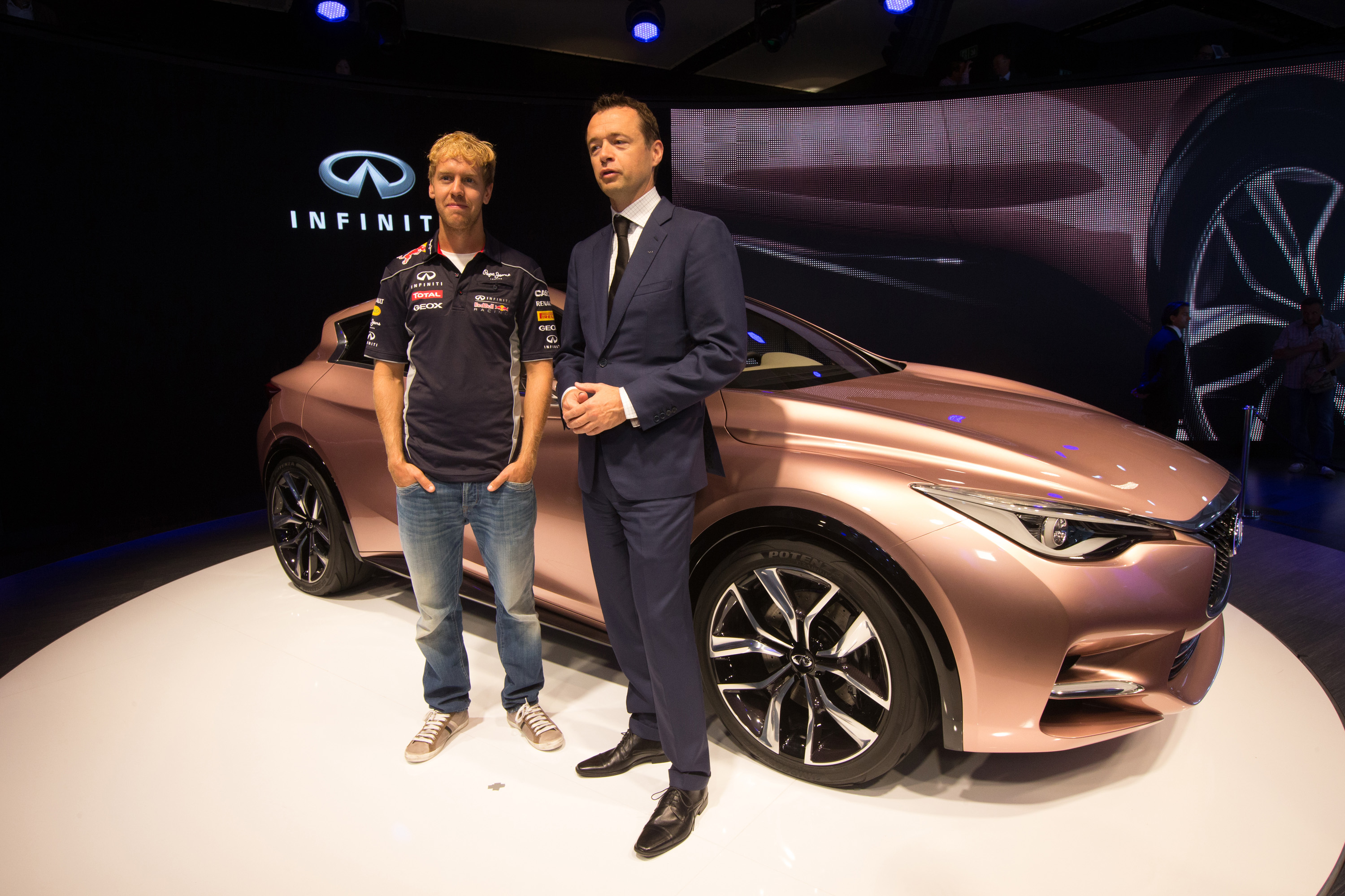 Infiniti Q30 Concept photo #28