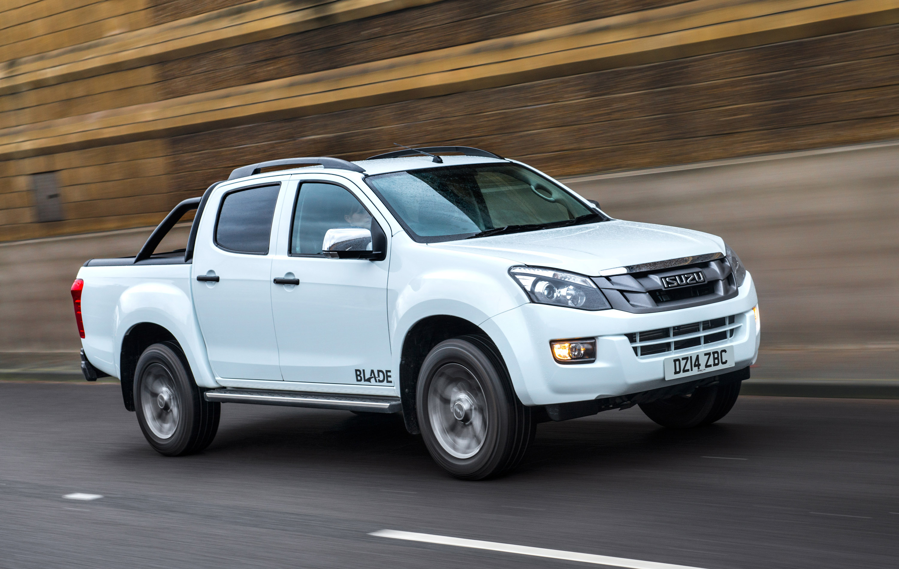 Isuzu D-Max Blade photo #4