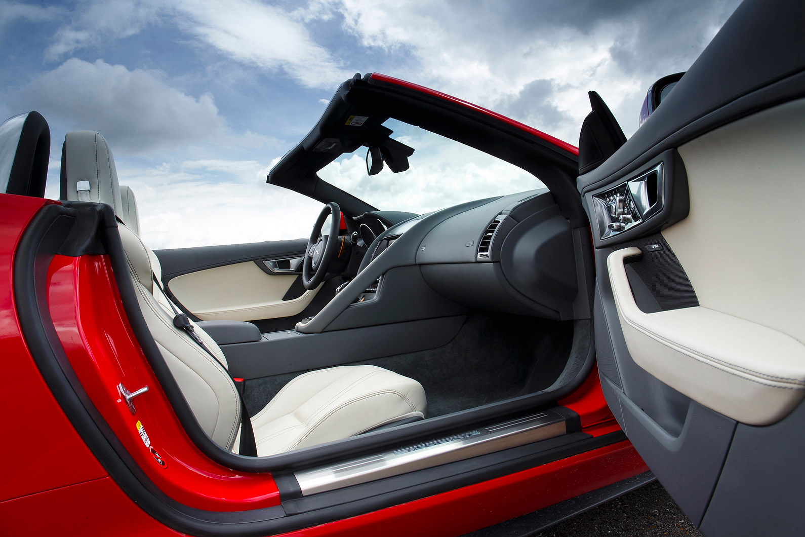 Jaguar F-Type photo #40