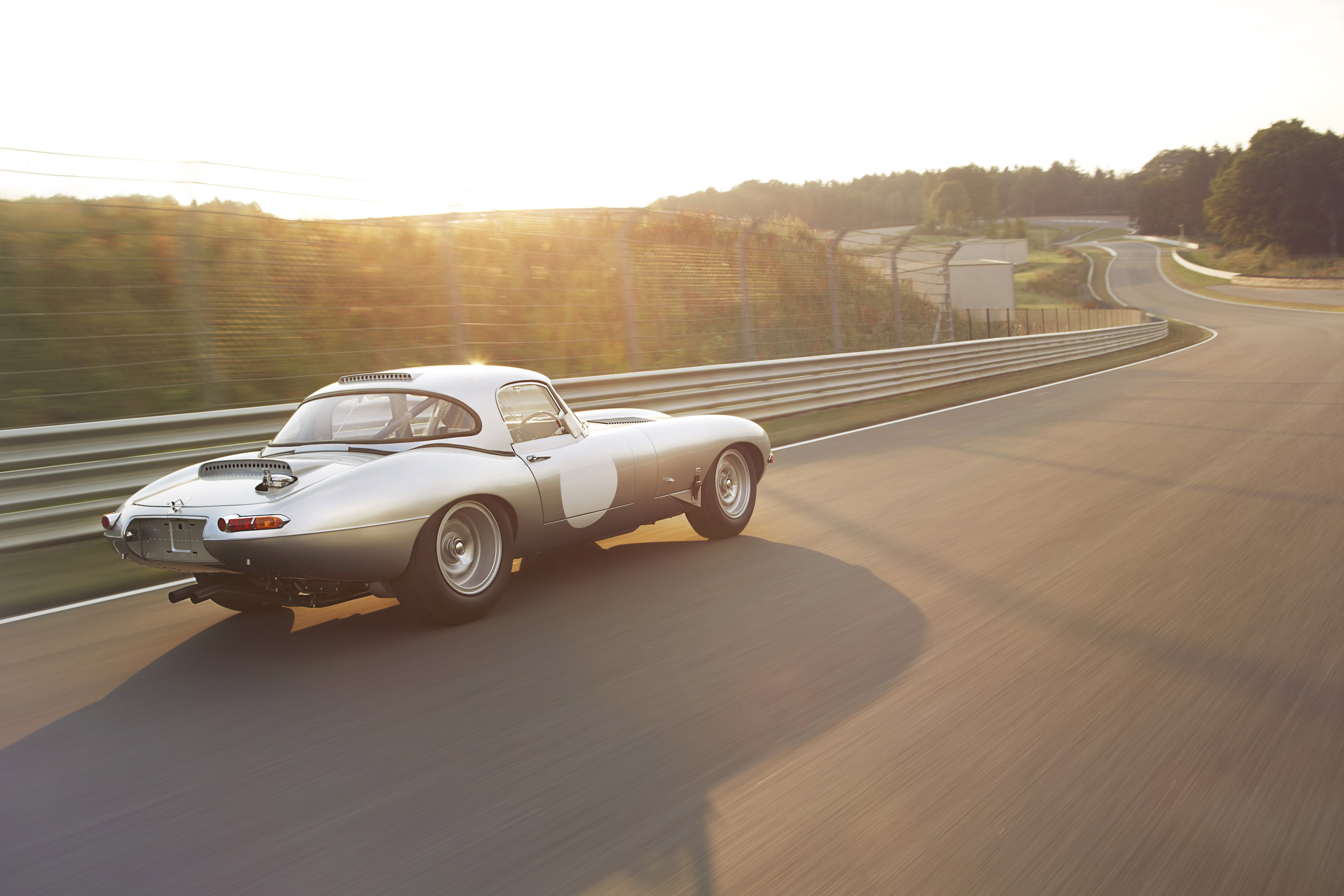 Jaguar Lightweight E-Type photo #15
