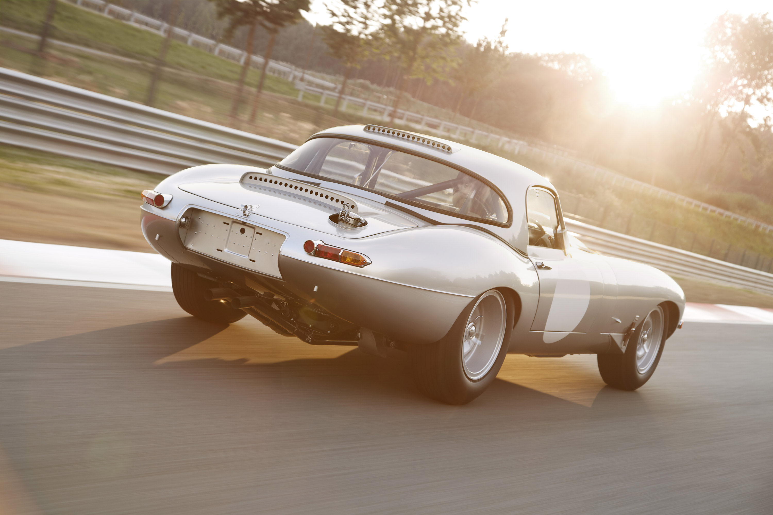 Jaguar Lightweight E-Type photo #16