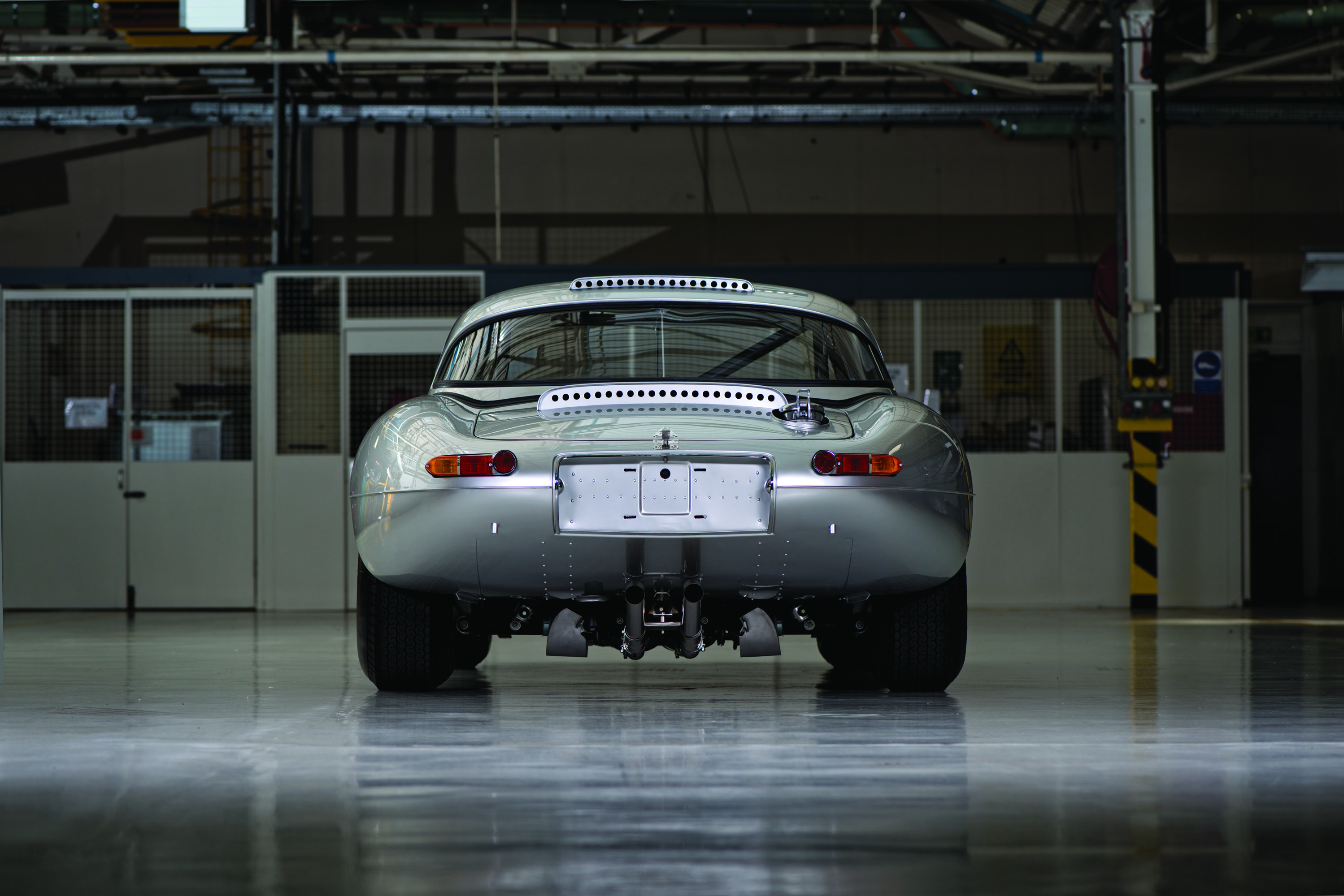 Jaguar Lightweight E-Type photo #17