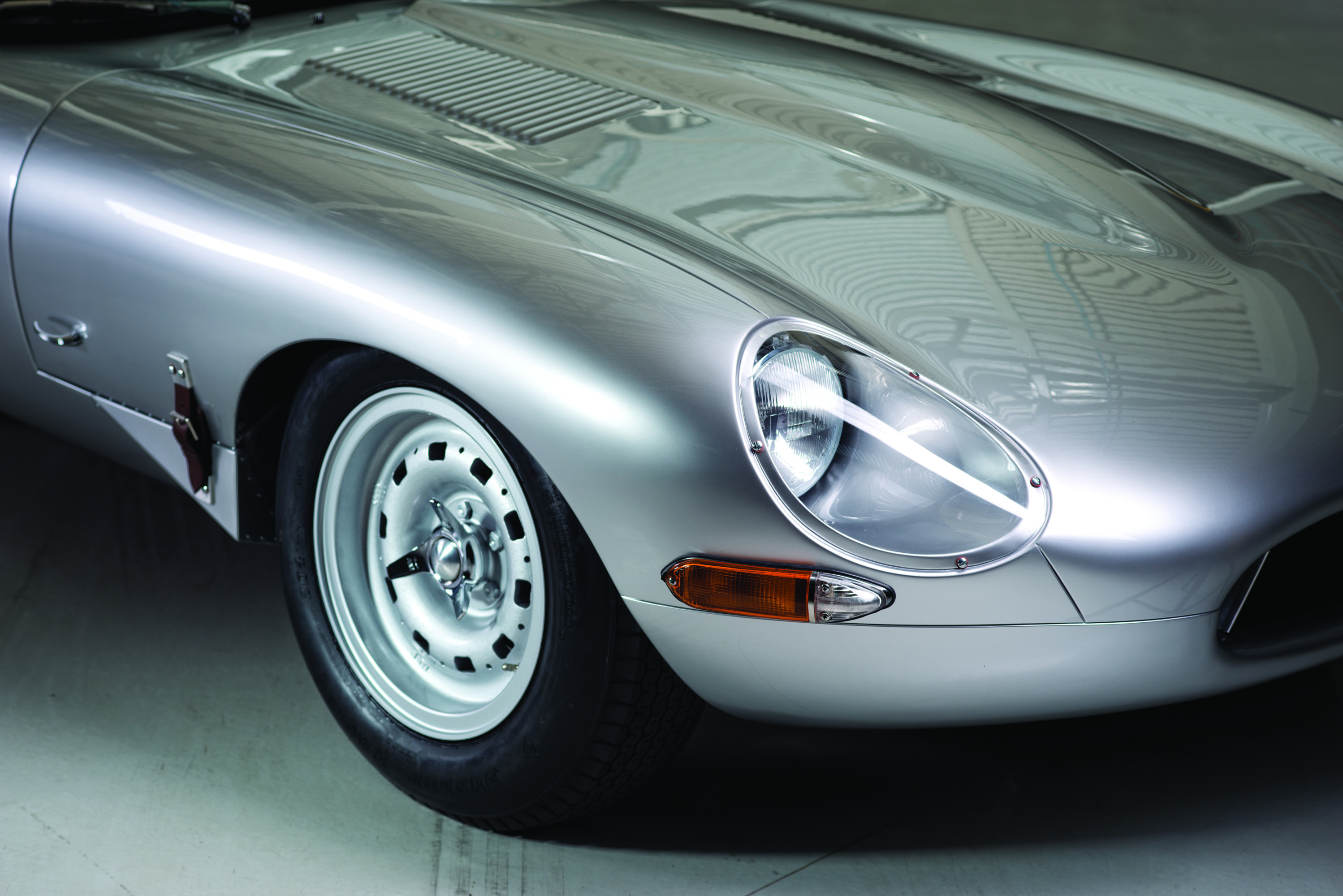 Jaguar Lightweight E-Type photo #19