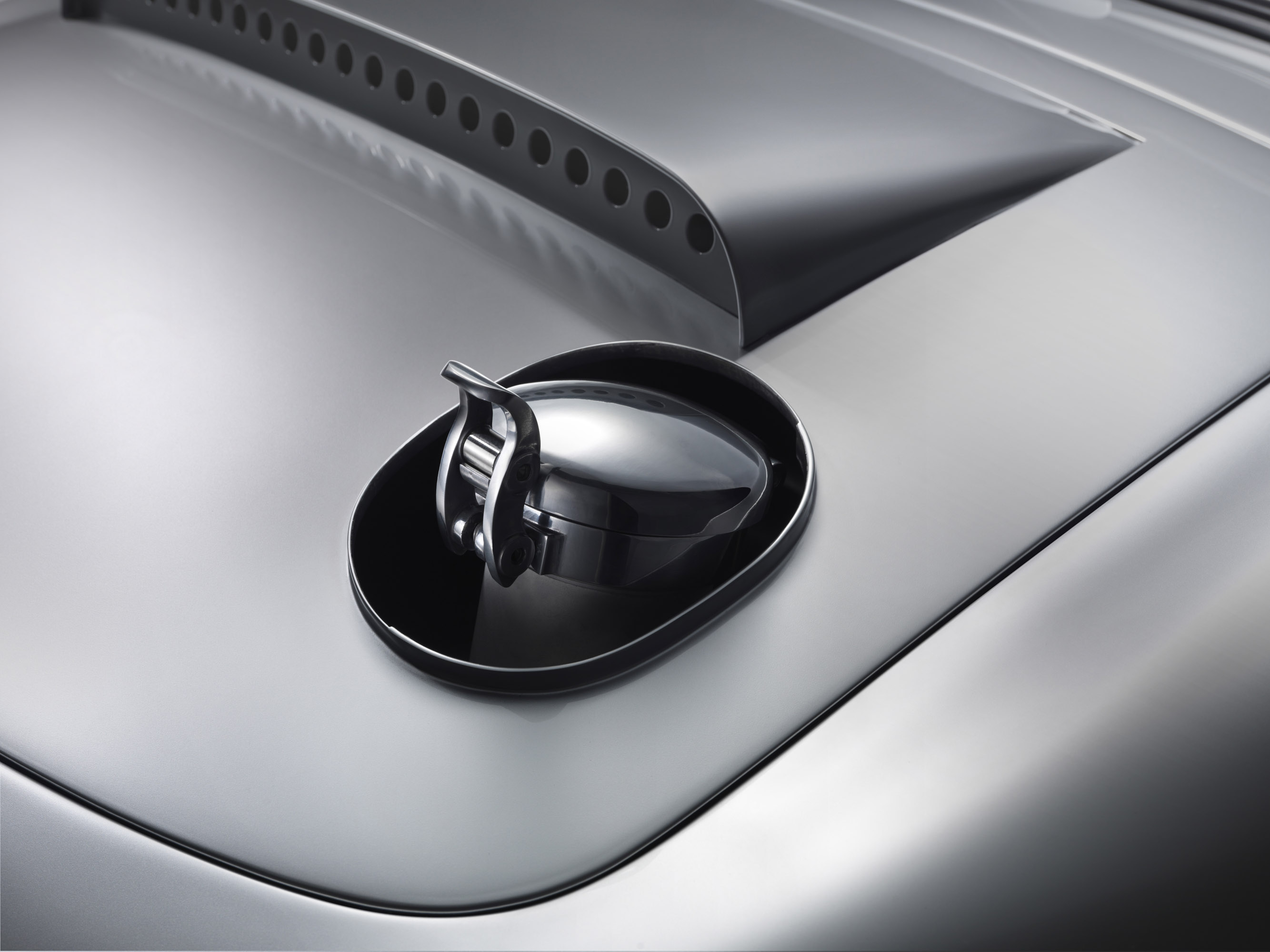 Jaguar Lightweight E-Type photo #20