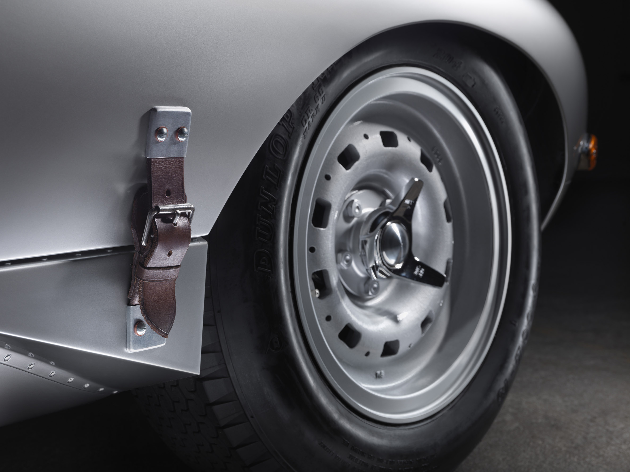 Jaguar Lightweight E-Type photo #21