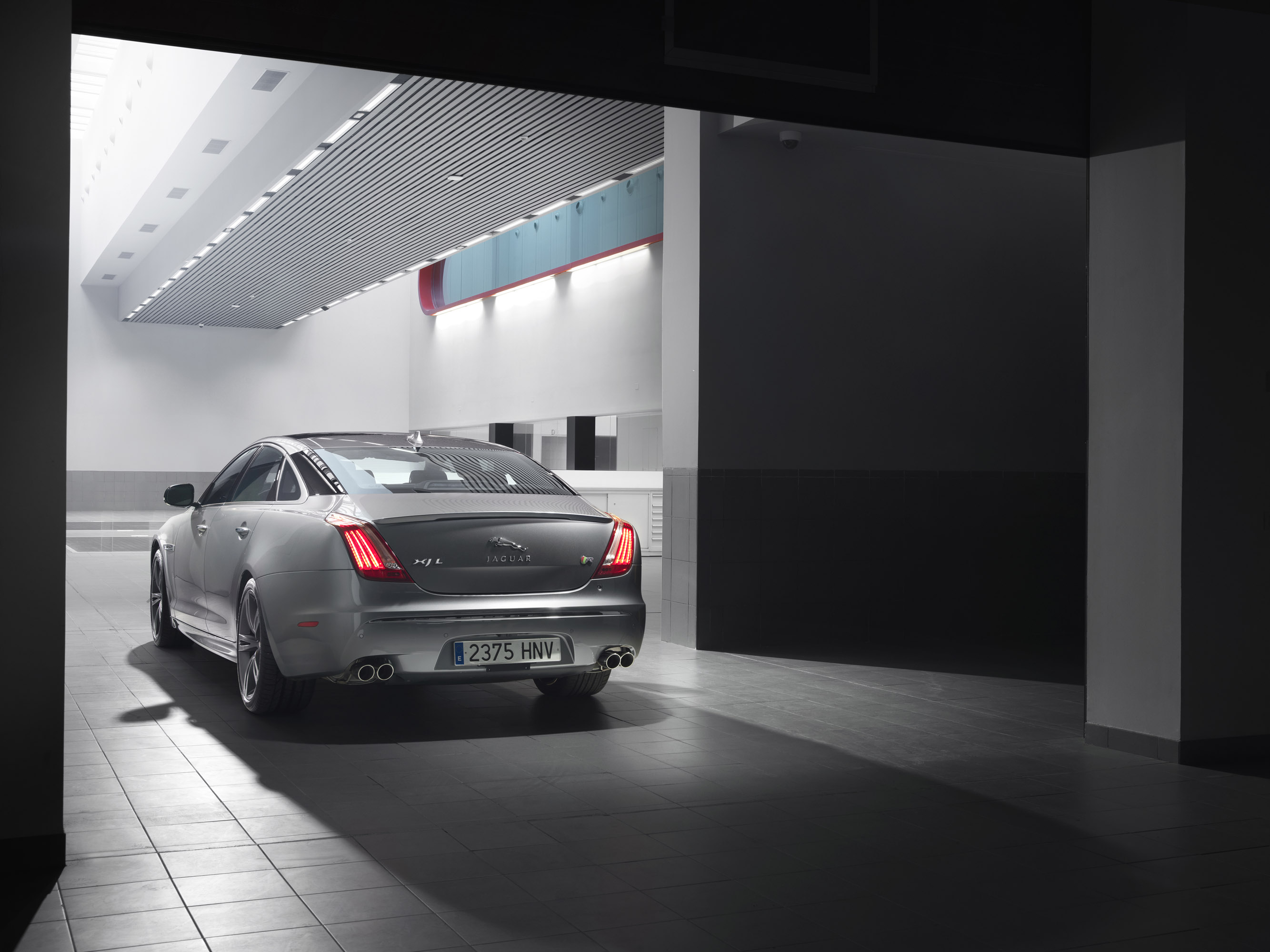 Jaguar XJR photo #28