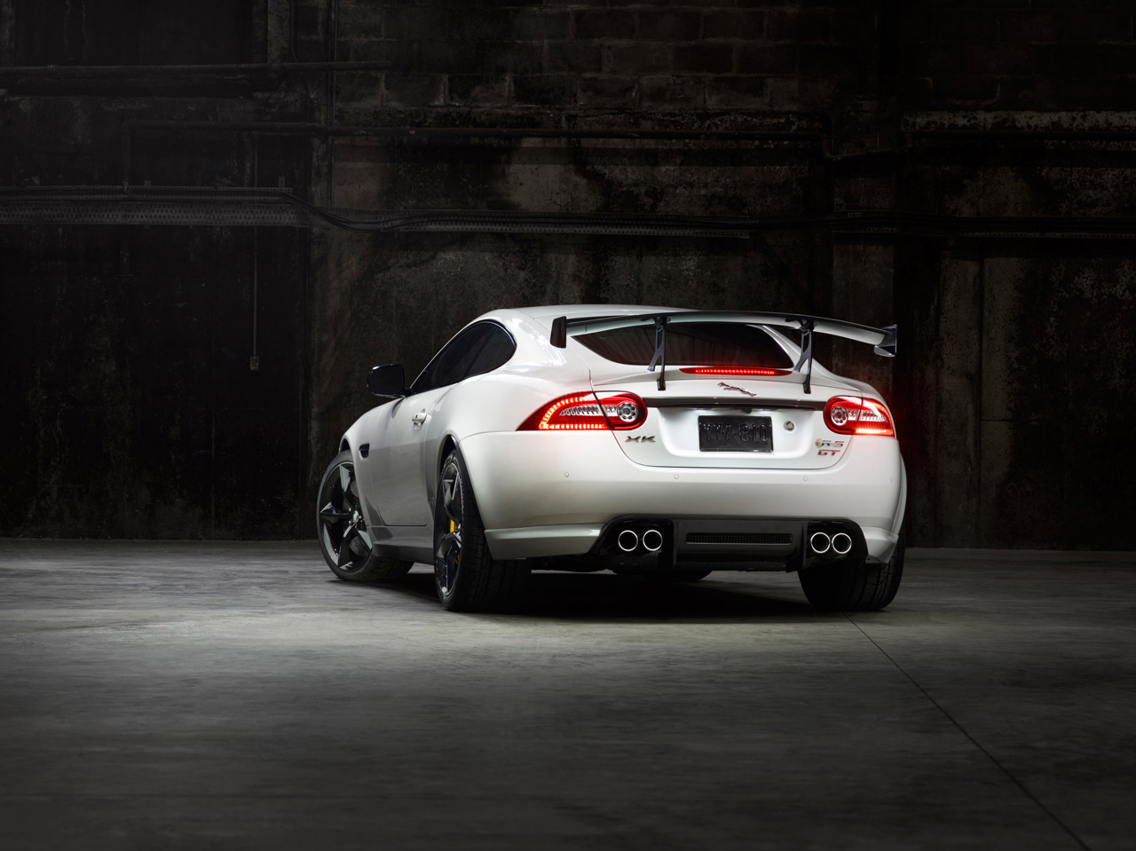 Jaguar XKR-S GT photo #16