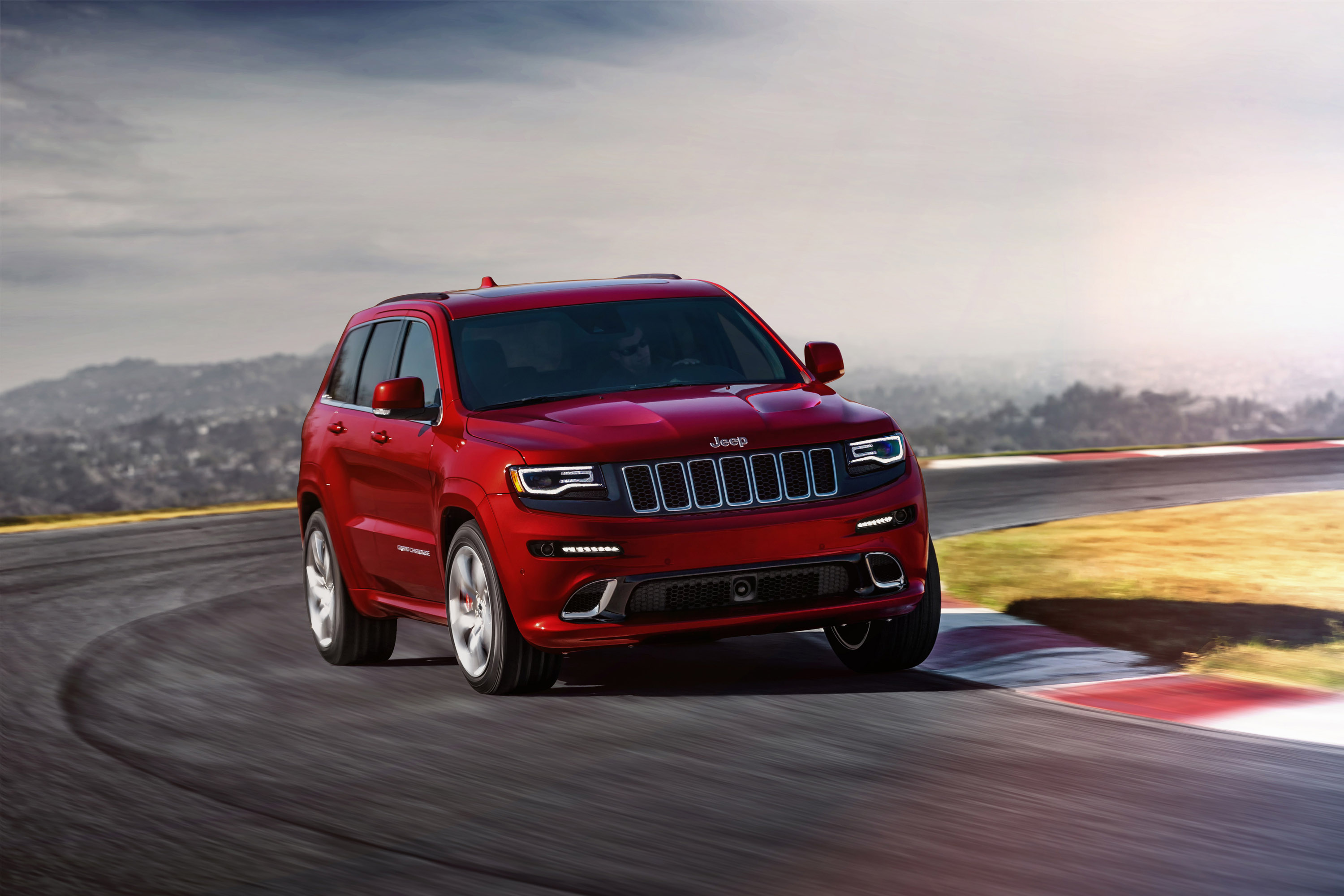 Jeep Grand Cherokee SRT photo #11