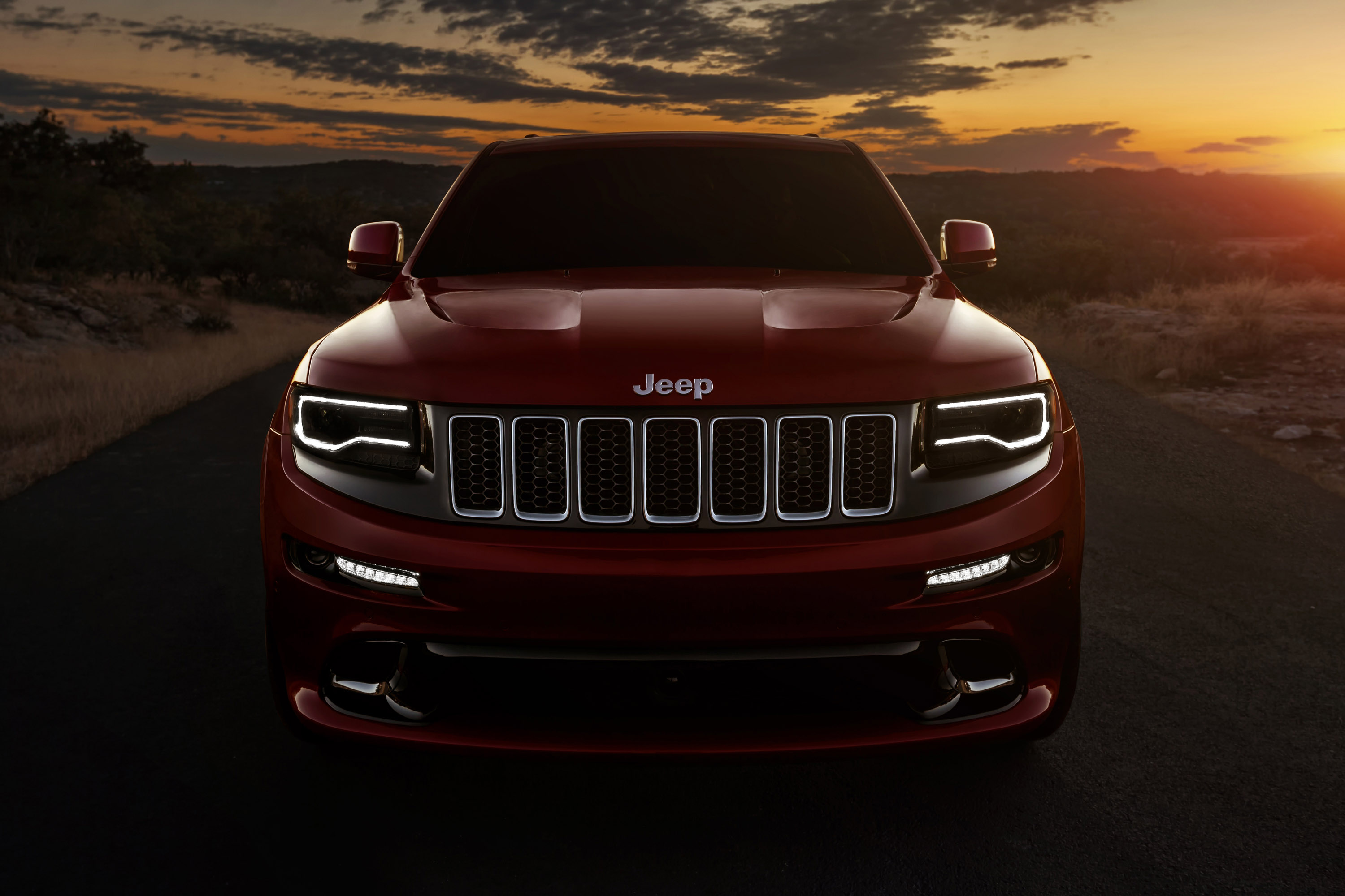 Jeep Grand Cherokee SRT photo #17