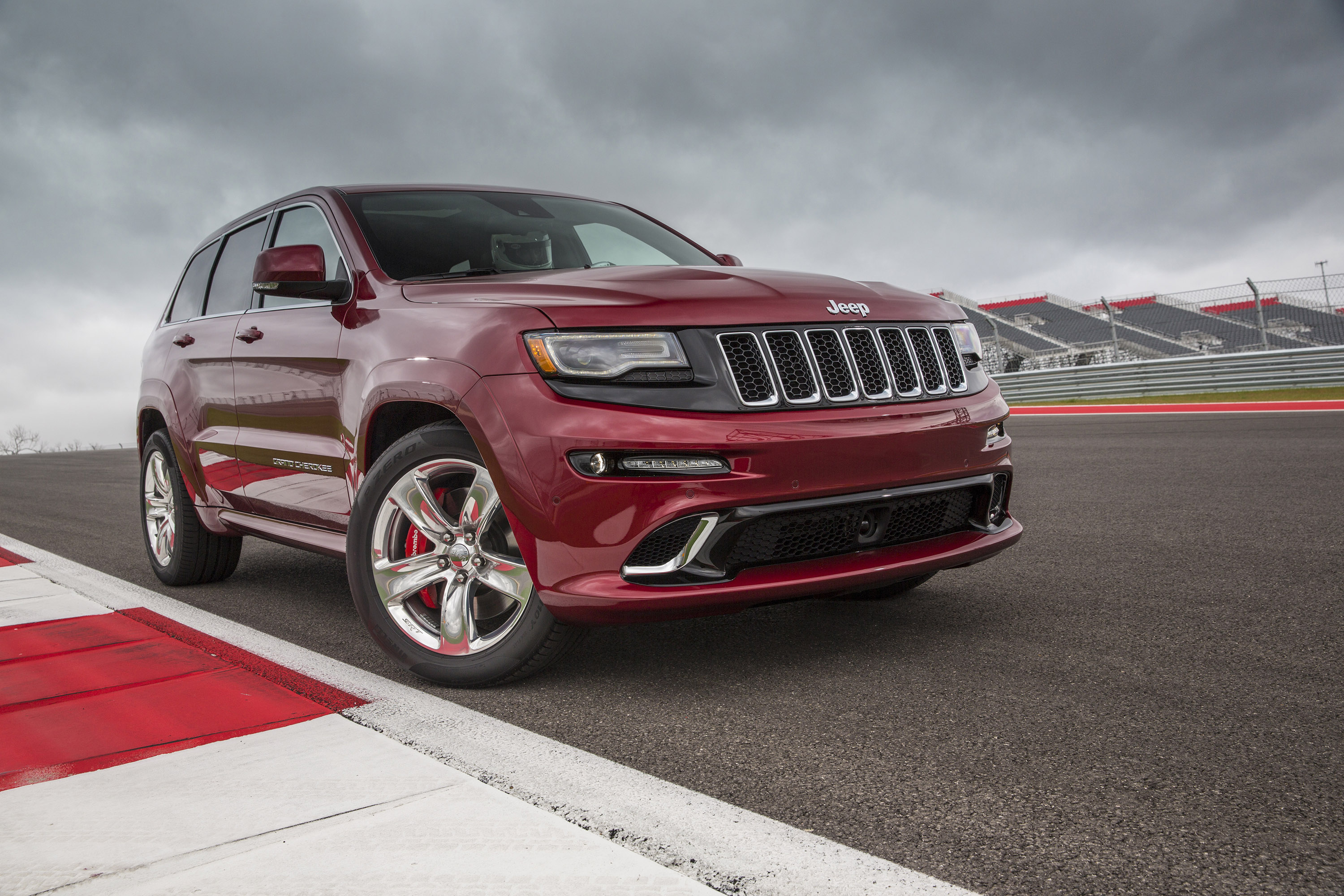 Jeep Grand Cherokee SRT photo #19