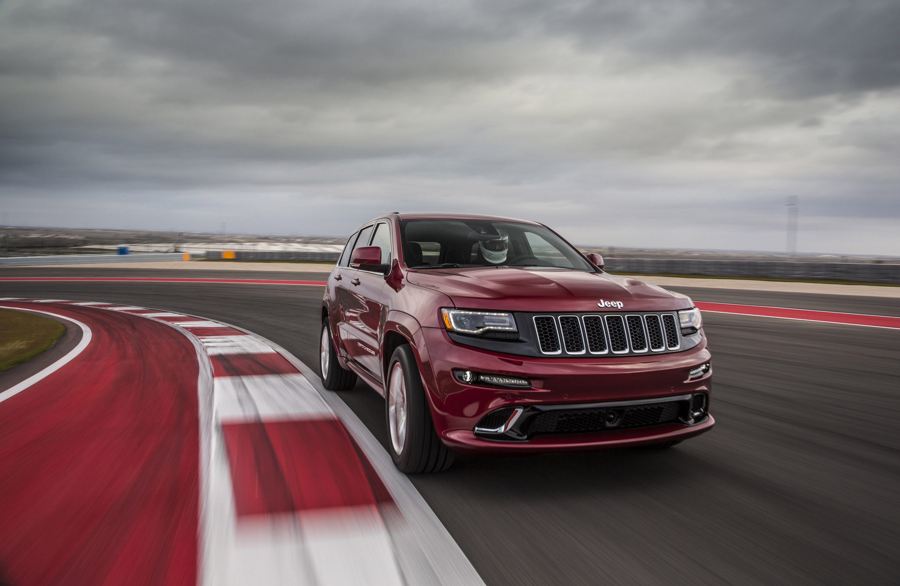 Jeep Grand Cherokee SRT photo #21