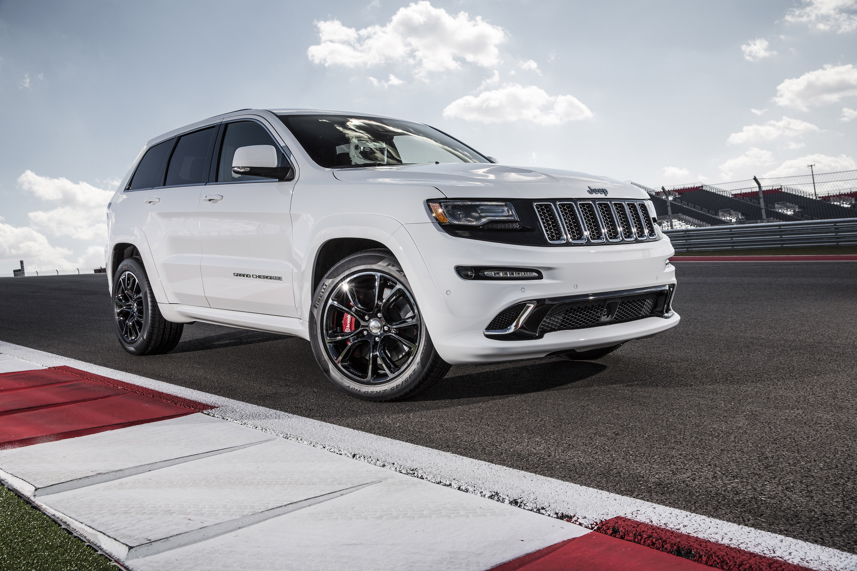 Jeep Grand Cherokee SRT photo #22