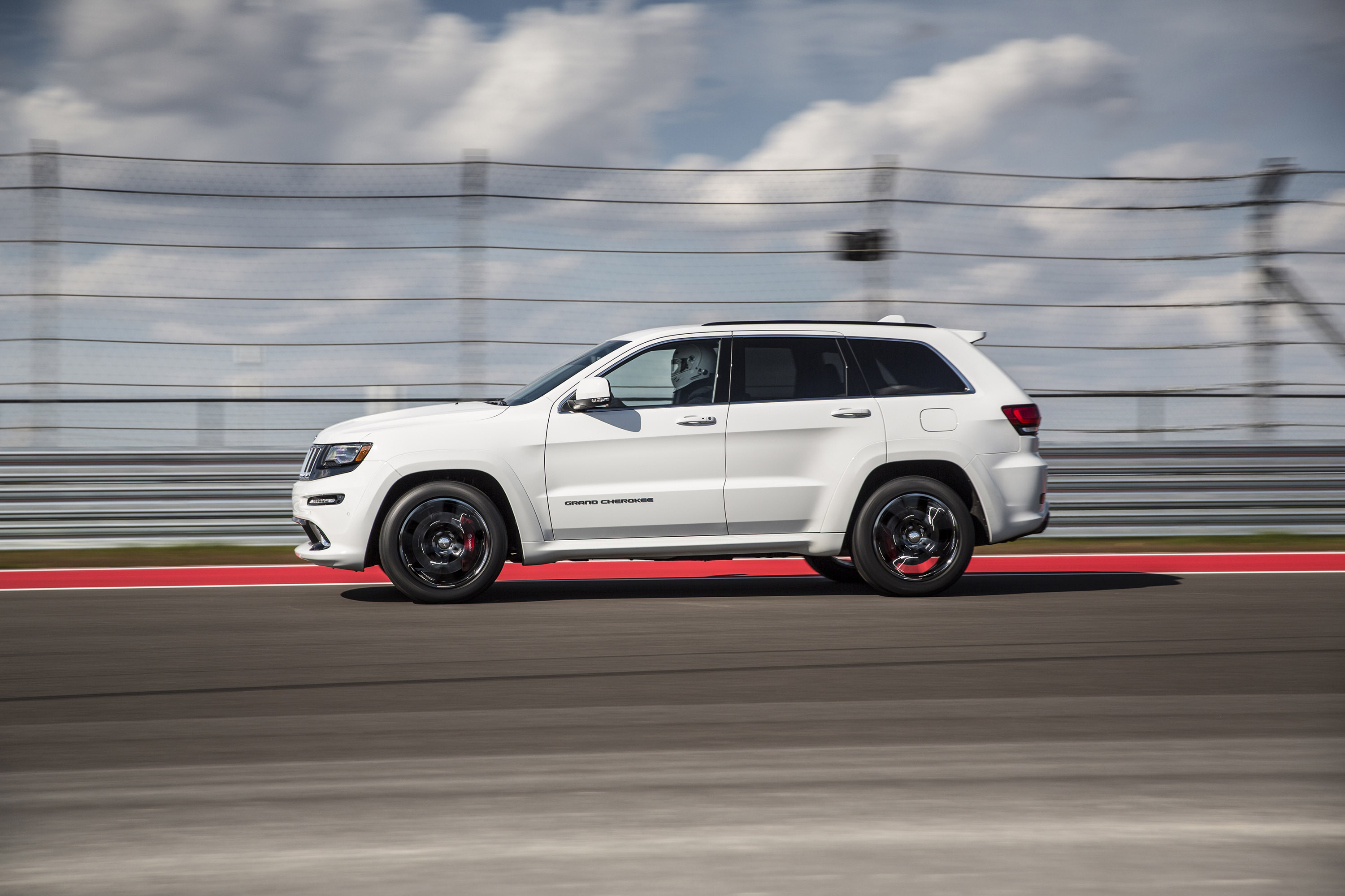 Jeep Grand Cherokee SRT photo #23