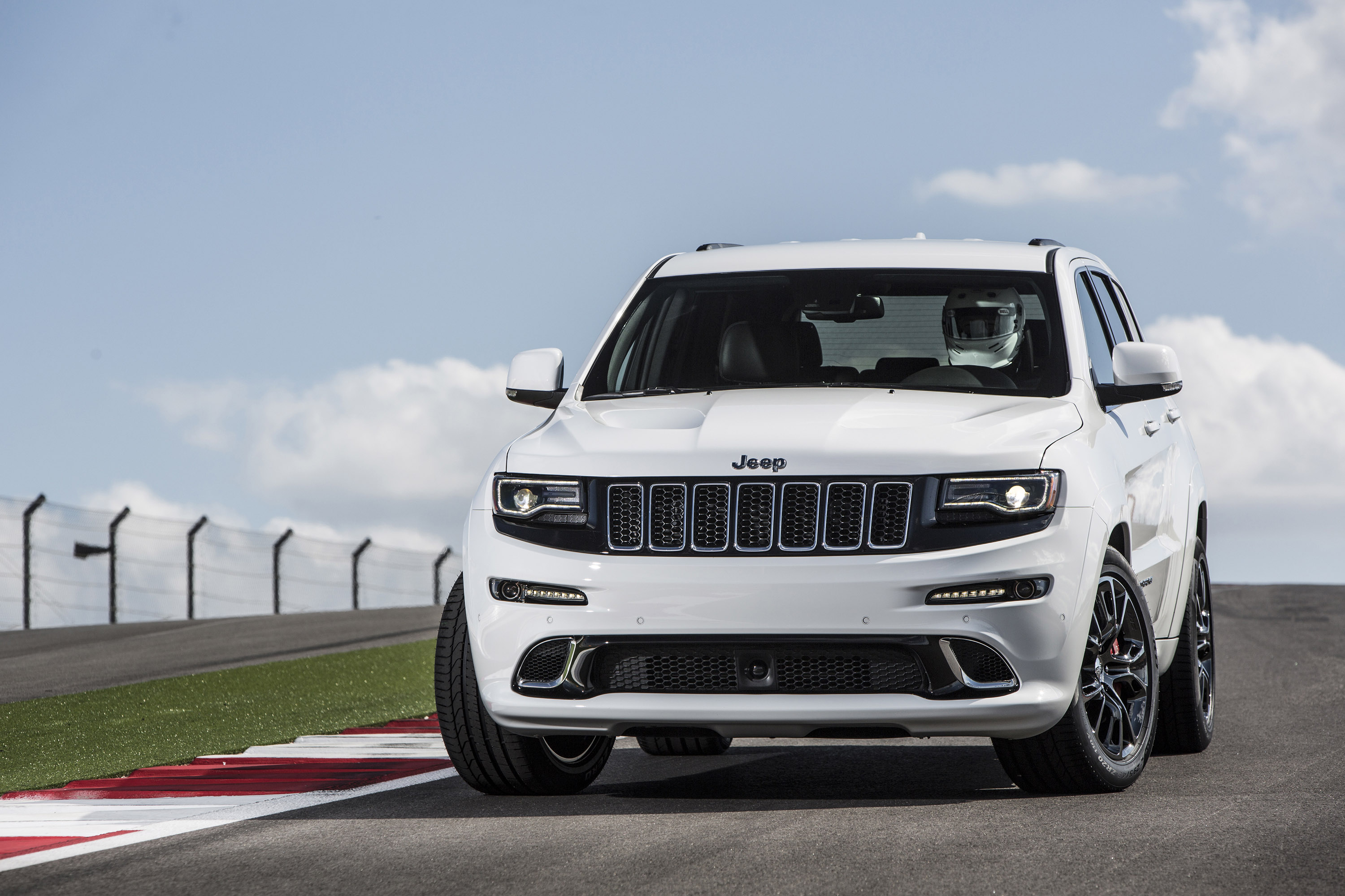 Jeep Grand Cherokee SRT photo #24