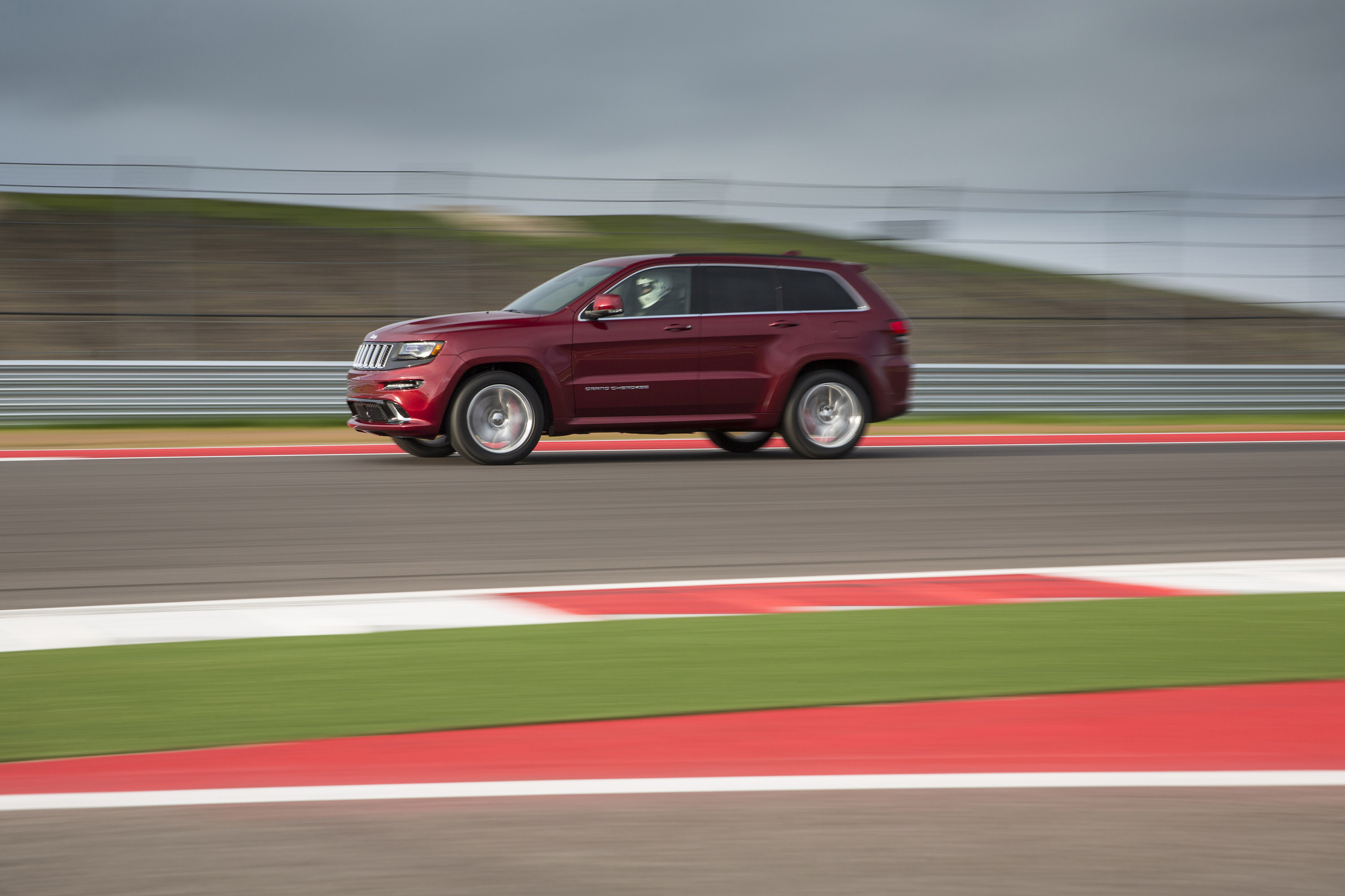 Jeep Grand Cherokee SRT photo #26
